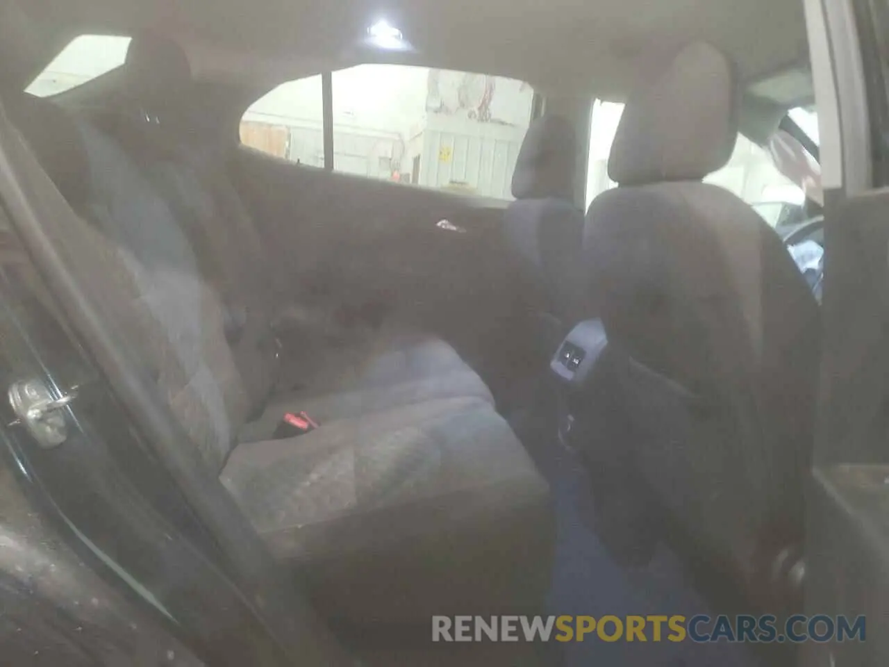 11 Photograph of a damaged car 2GNAXKEV3M6148938 CHEVROLET EQUINOX 2021