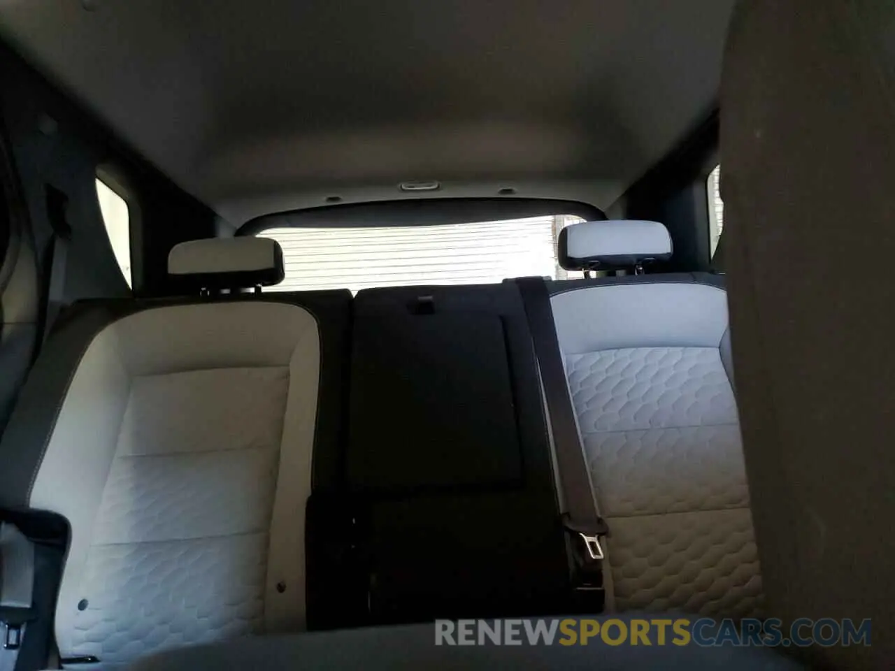 10 Photograph of a damaged car 2GNAXKEV3M6151483 CHEVROLET EQUINOX 2021