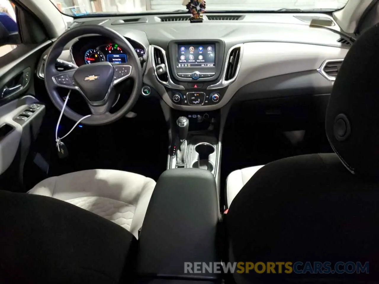 8 Photograph of a damaged car 2GNAXKEV3M6151483 CHEVROLET EQUINOX 2021