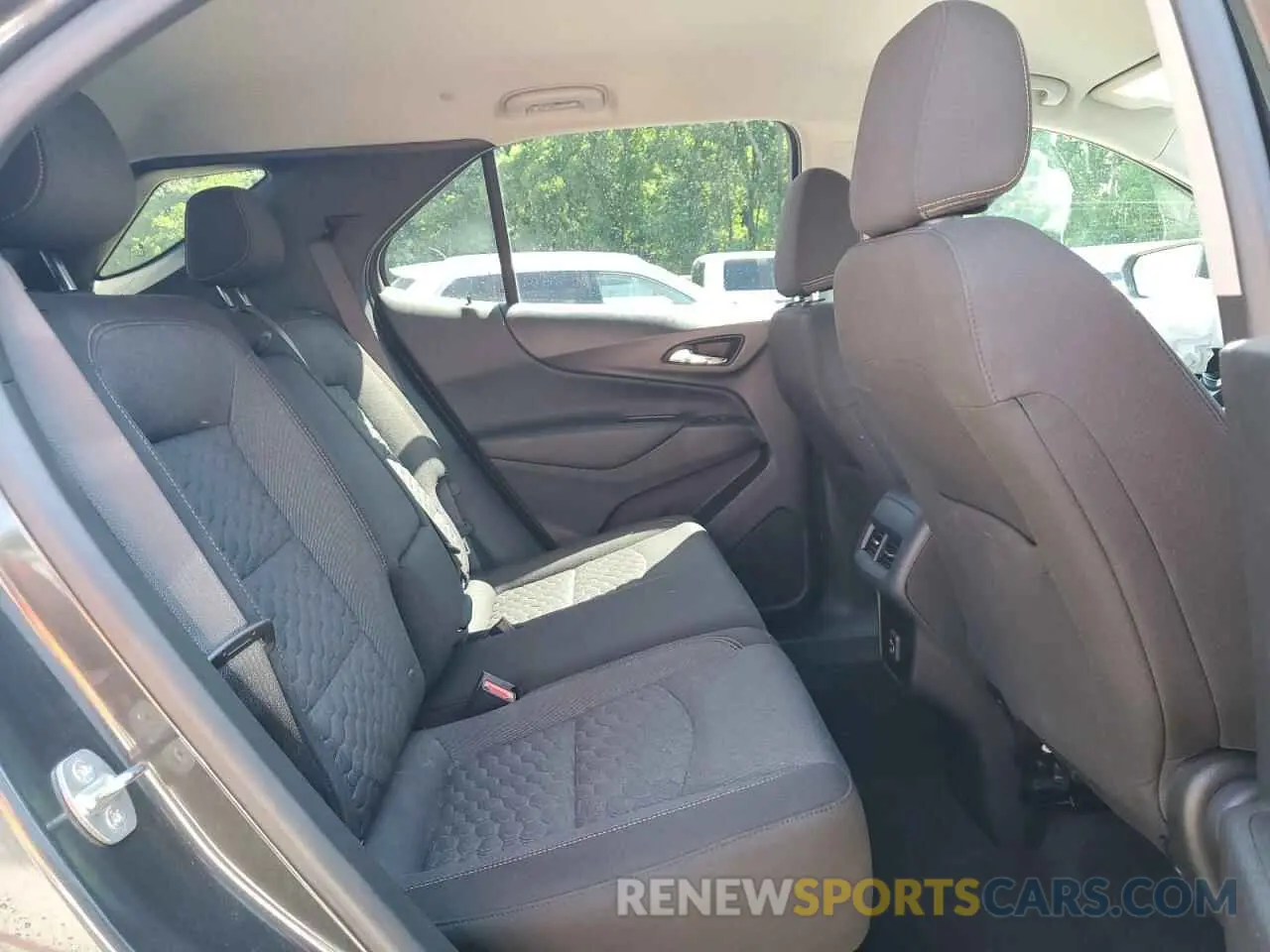 11 Photograph of a damaged car 2GNAXKEV4M6114894 CHEVROLET EQUINOX 2021