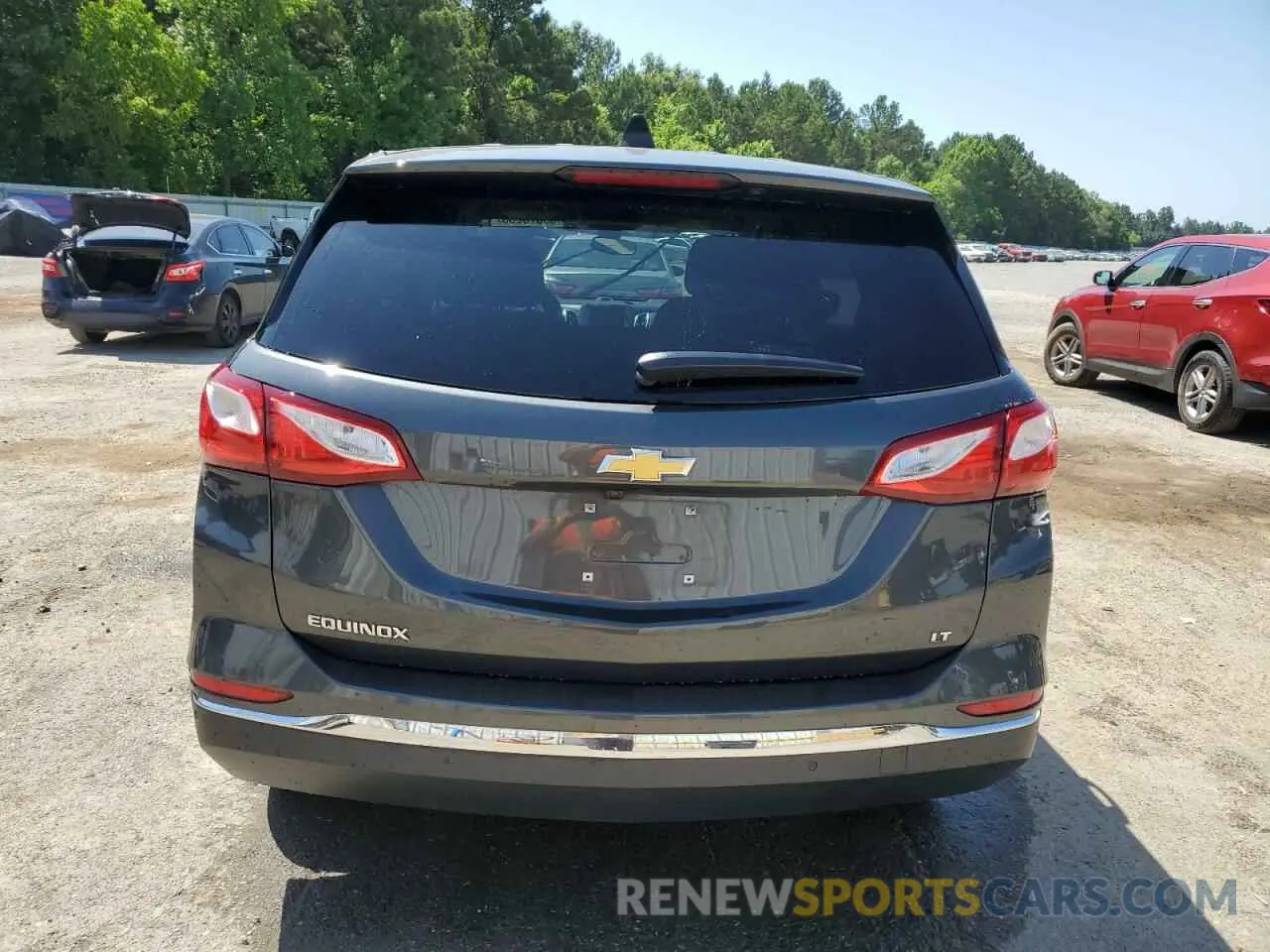 6 Photograph of a damaged car 2GNAXKEV4M6114894 CHEVROLET EQUINOX 2021