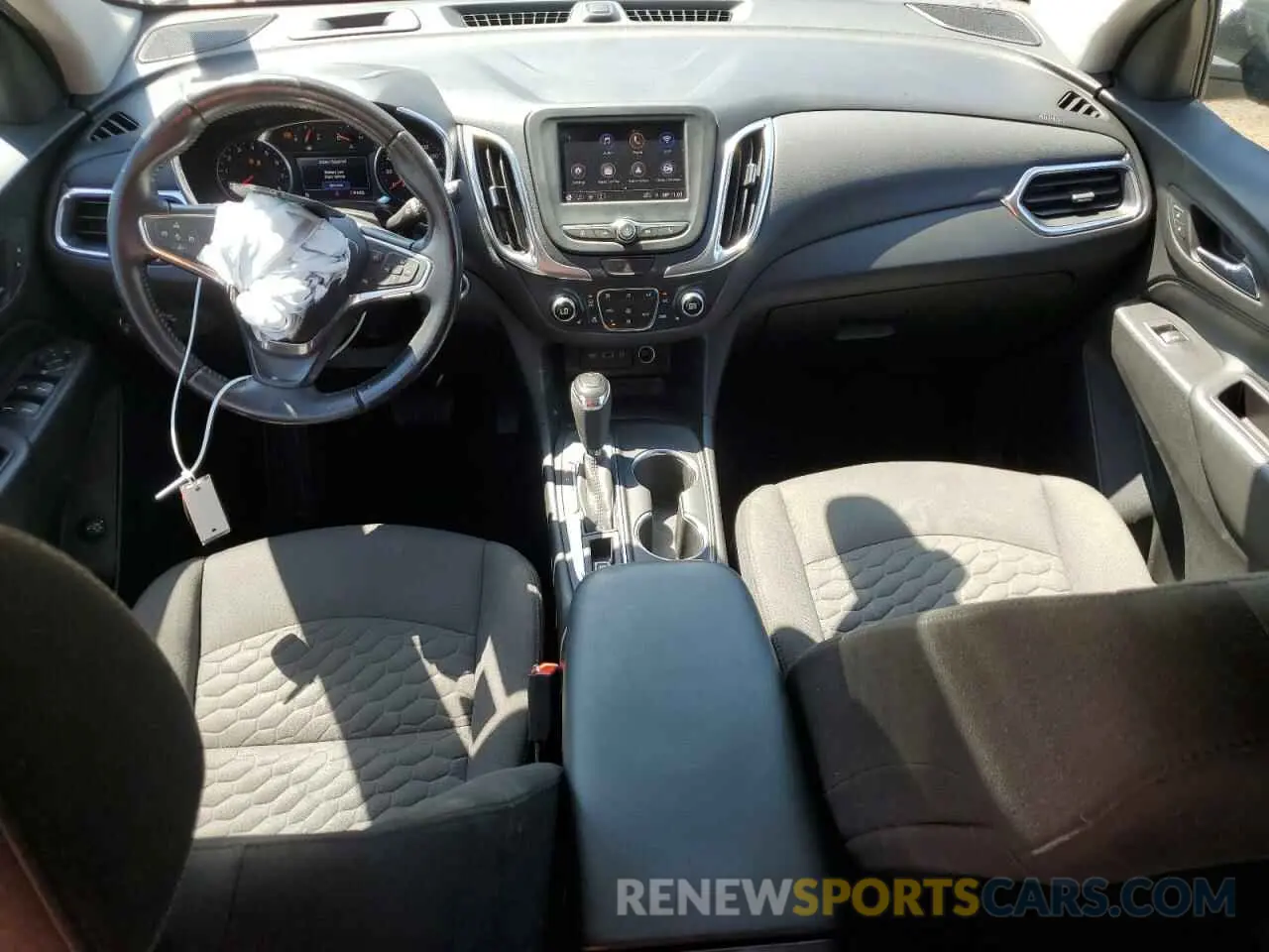 8 Photograph of a damaged car 2GNAXKEV4M6114894 CHEVROLET EQUINOX 2021