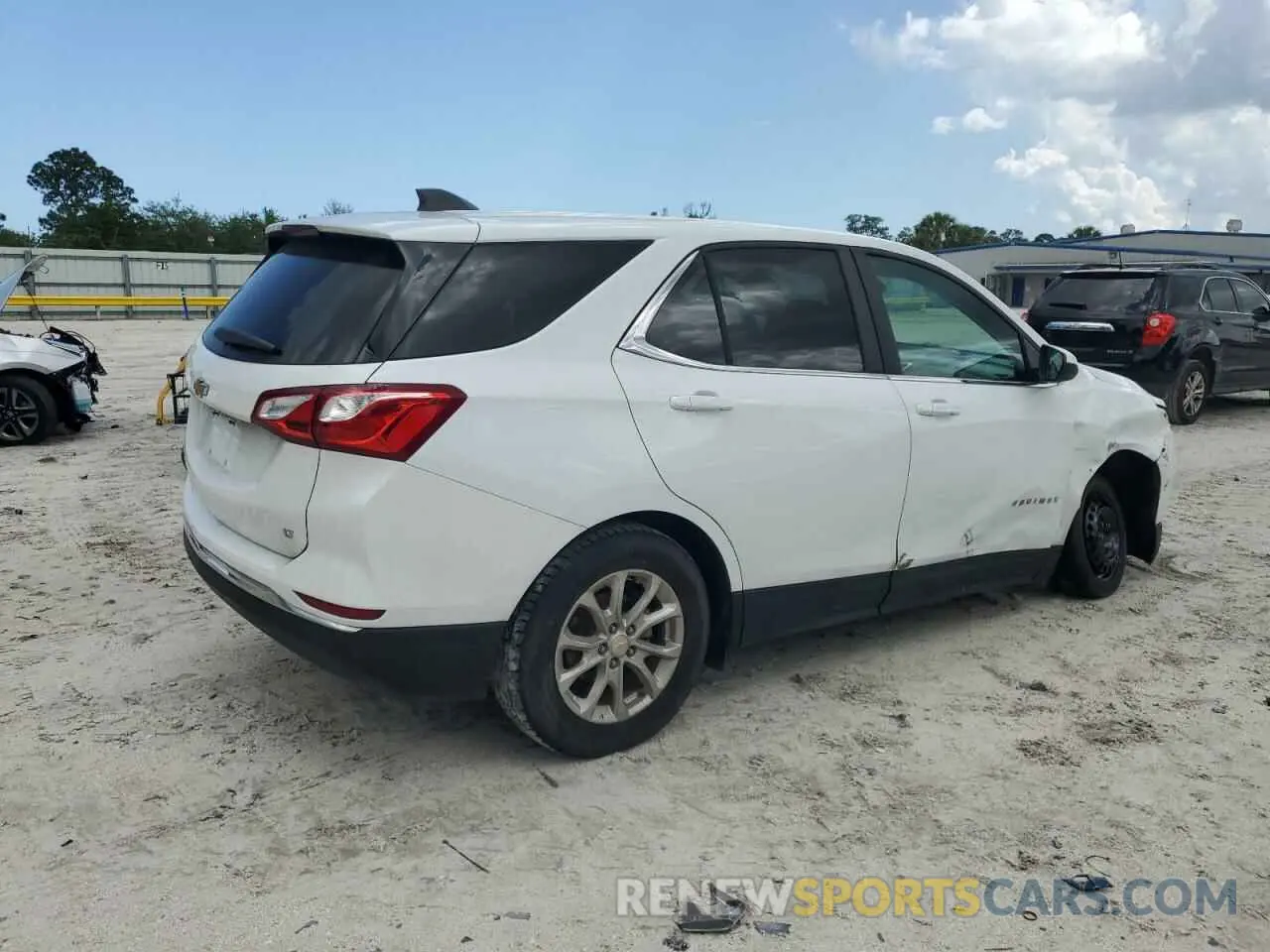3 Photograph of a damaged car 2GNAXKEV4M6124678 CHEVROLET EQUINOX 2021