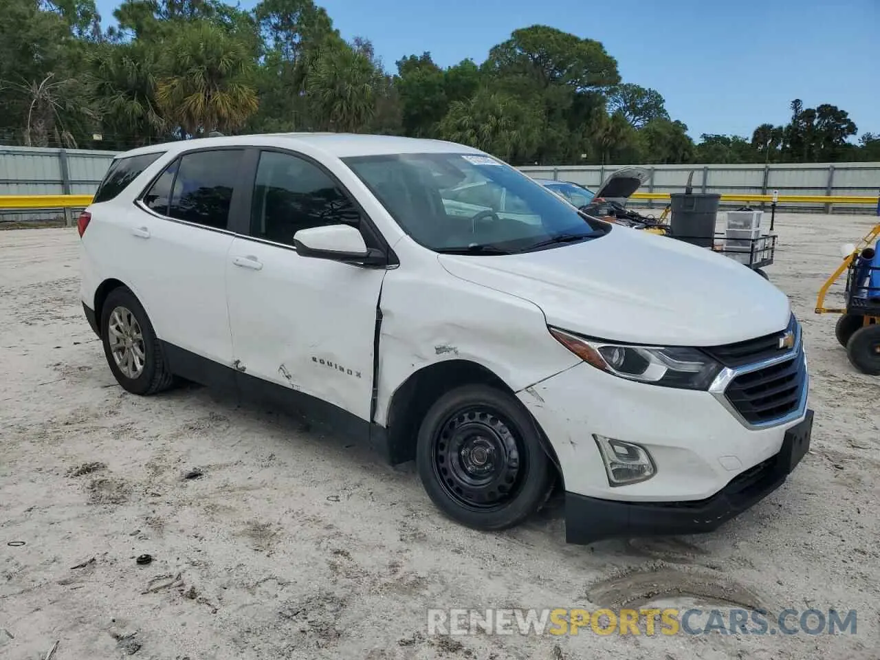 4 Photograph of a damaged car 2GNAXKEV4M6124678 CHEVROLET EQUINOX 2021