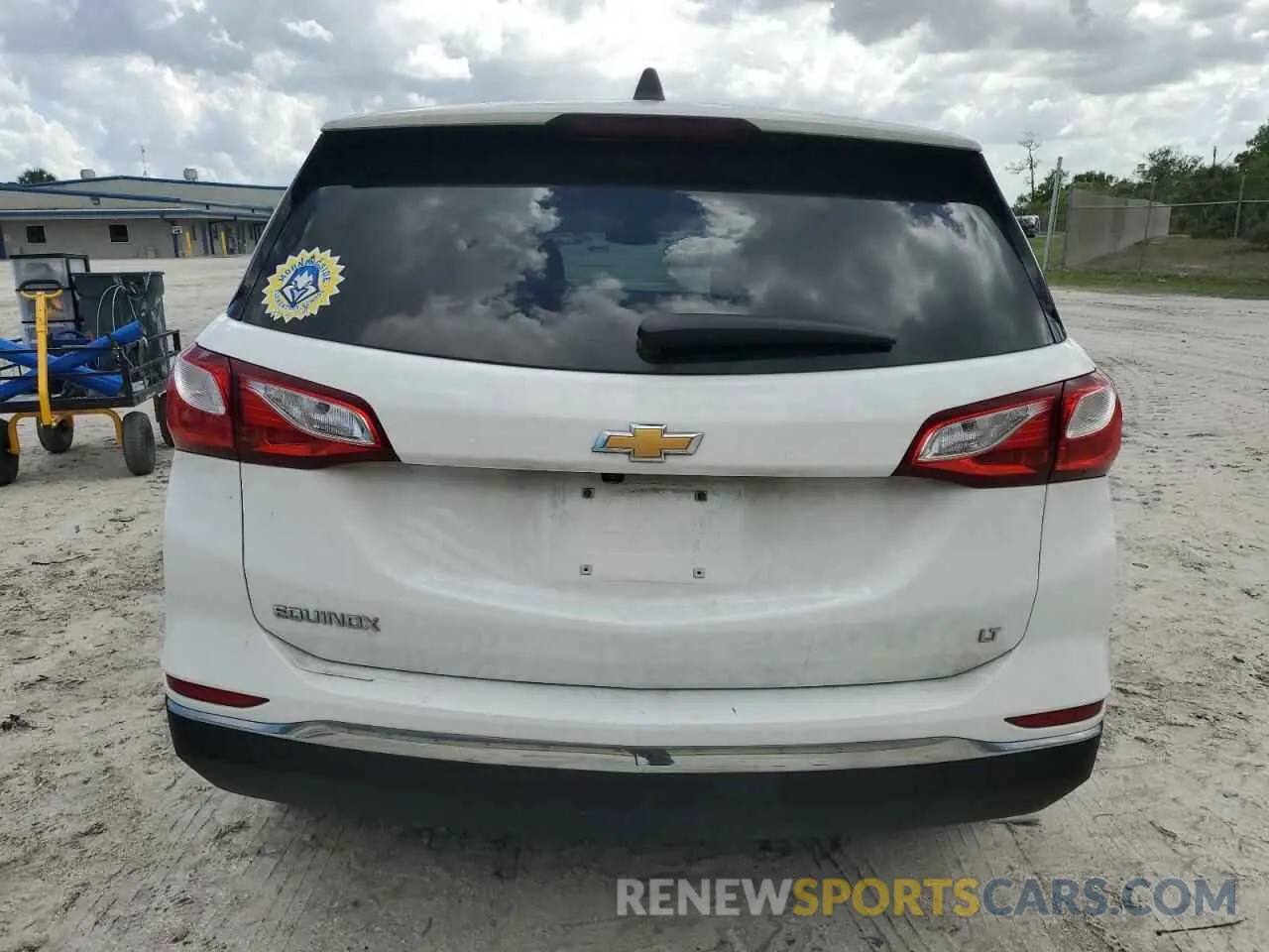 6 Photograph of a damaged car 2GNAXKEV4M6124678 CHEVROLET EQUINOX 2021