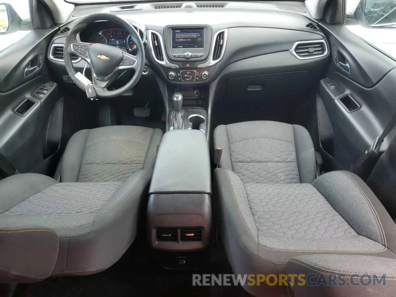 8 Photograph of a damaged car 2GNAXKEV4M6124678 CHEVROLET EQUINOX 2021