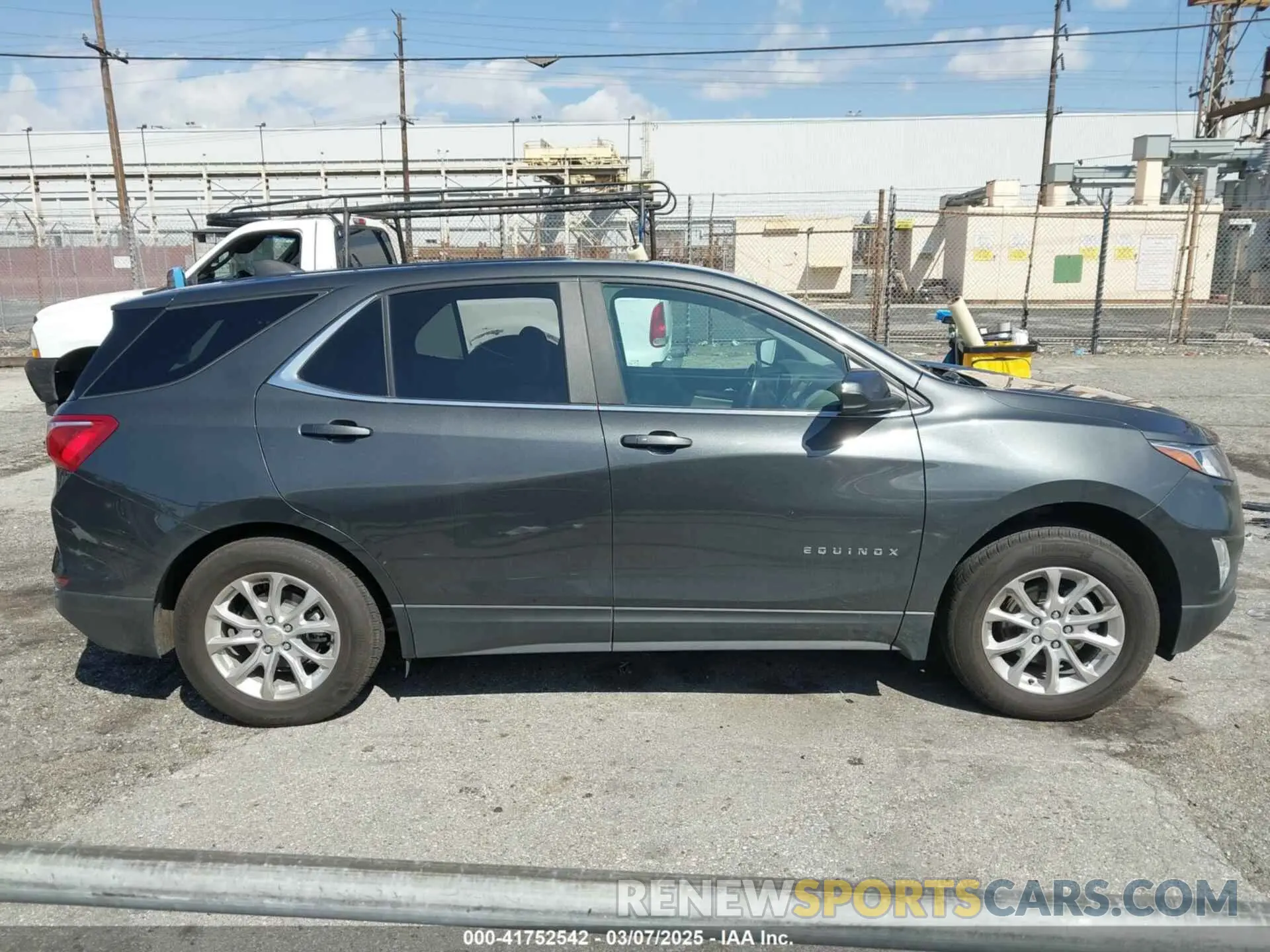 13 Photograph of a damaged car 2GNAXKEV4M6125300 CHEVROLET EQUINOX 2021