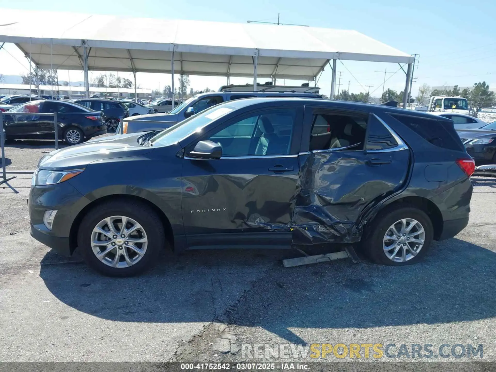14 Photograph of a damaged car 2GNAXKEV4M6125300 CHEVROLET EQUINOX 2021