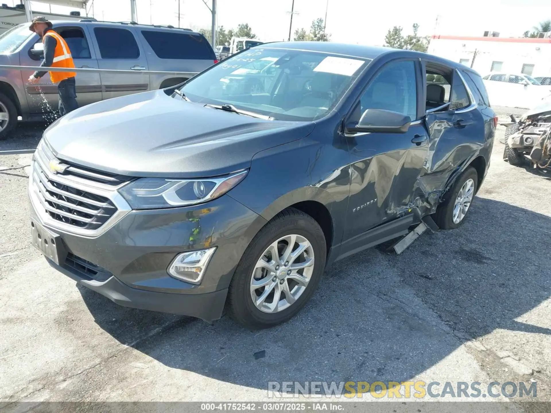2 Photograph of a damaged car 2GNAXKEV4M6125300 CHEVROLET EQUINOX 2021