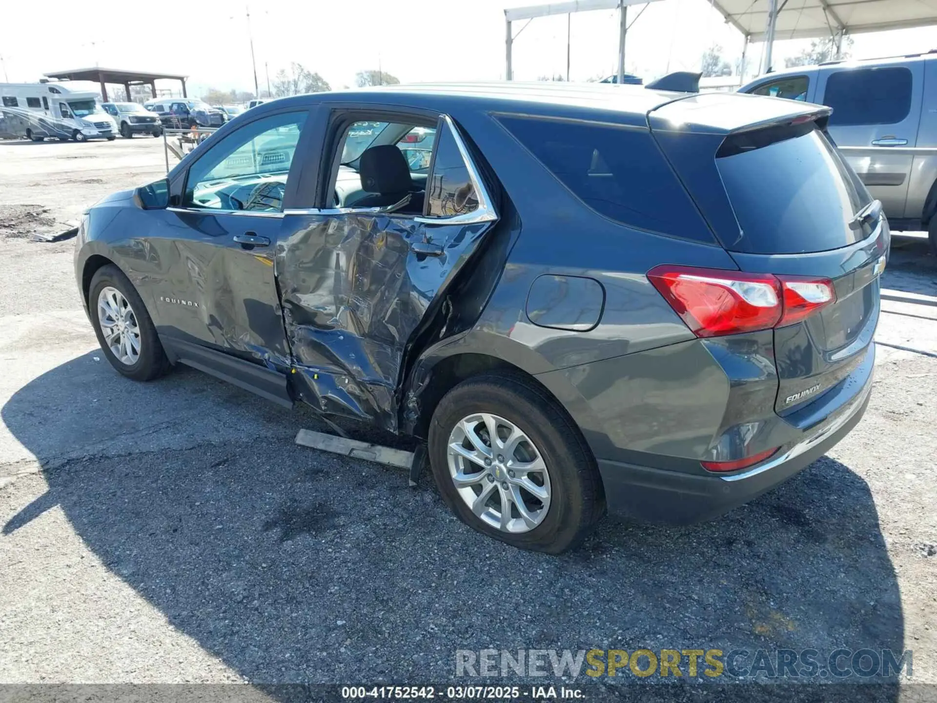 3 Photograph of a damaged car 2GNAXKEV4M6125300 CHEVROLET EQUINOX 2021