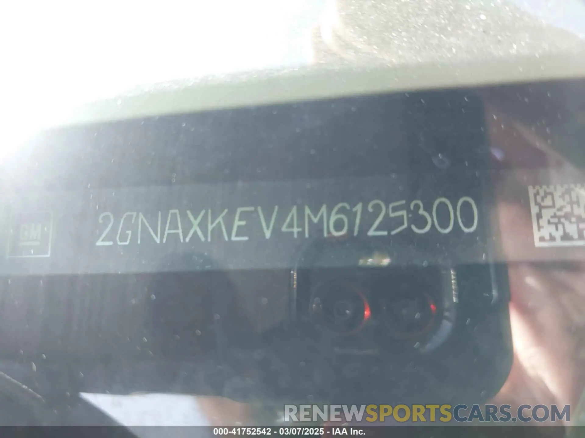 9 Photograph of a damaged car 2GNAXKEV4M6125300 CHEVROLET EQUINOX 2021