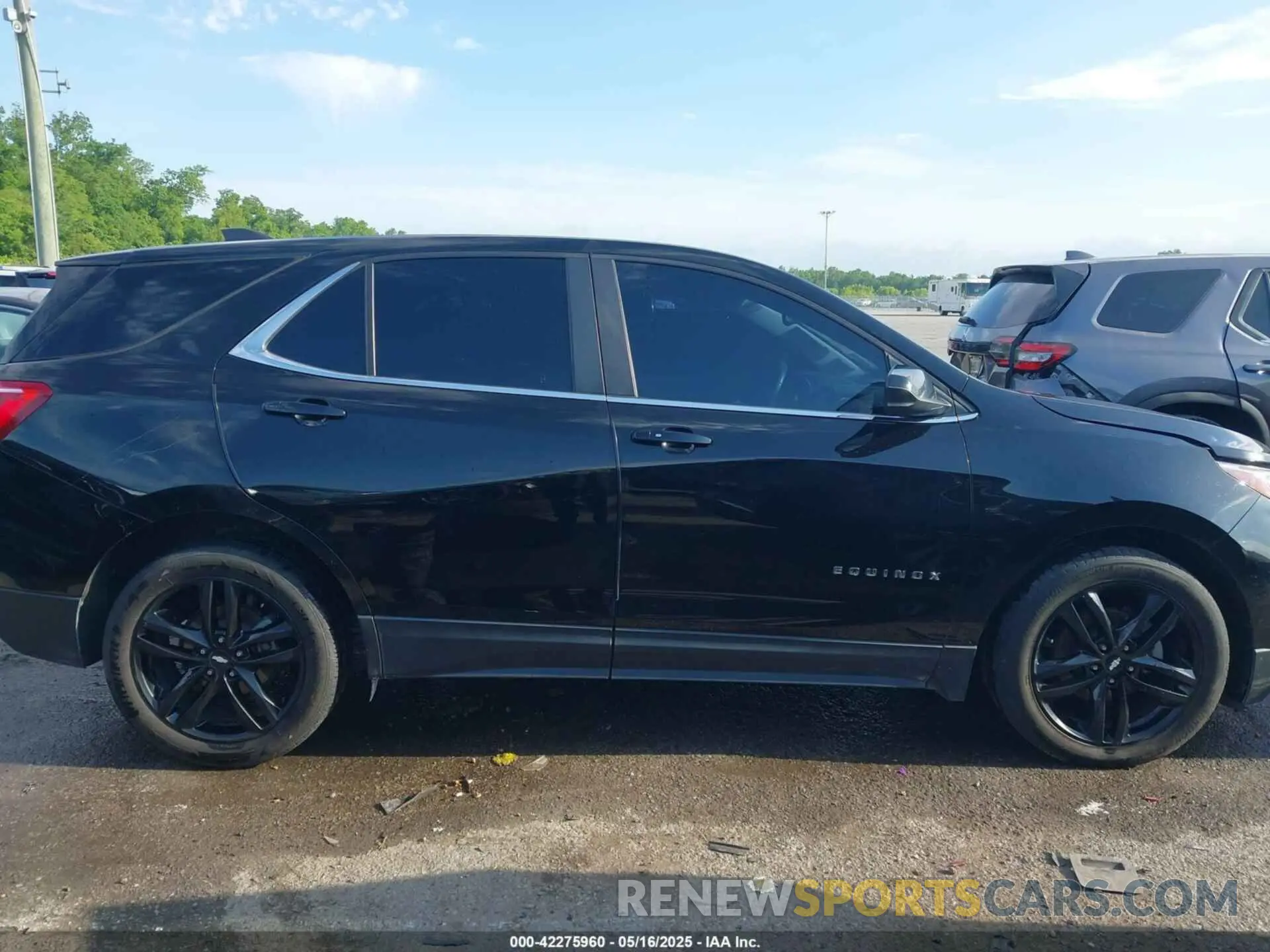 13 Photograph of a damaged car 2GNAXKEV4M6135387 CHEVROLET EQUINOX 2021
