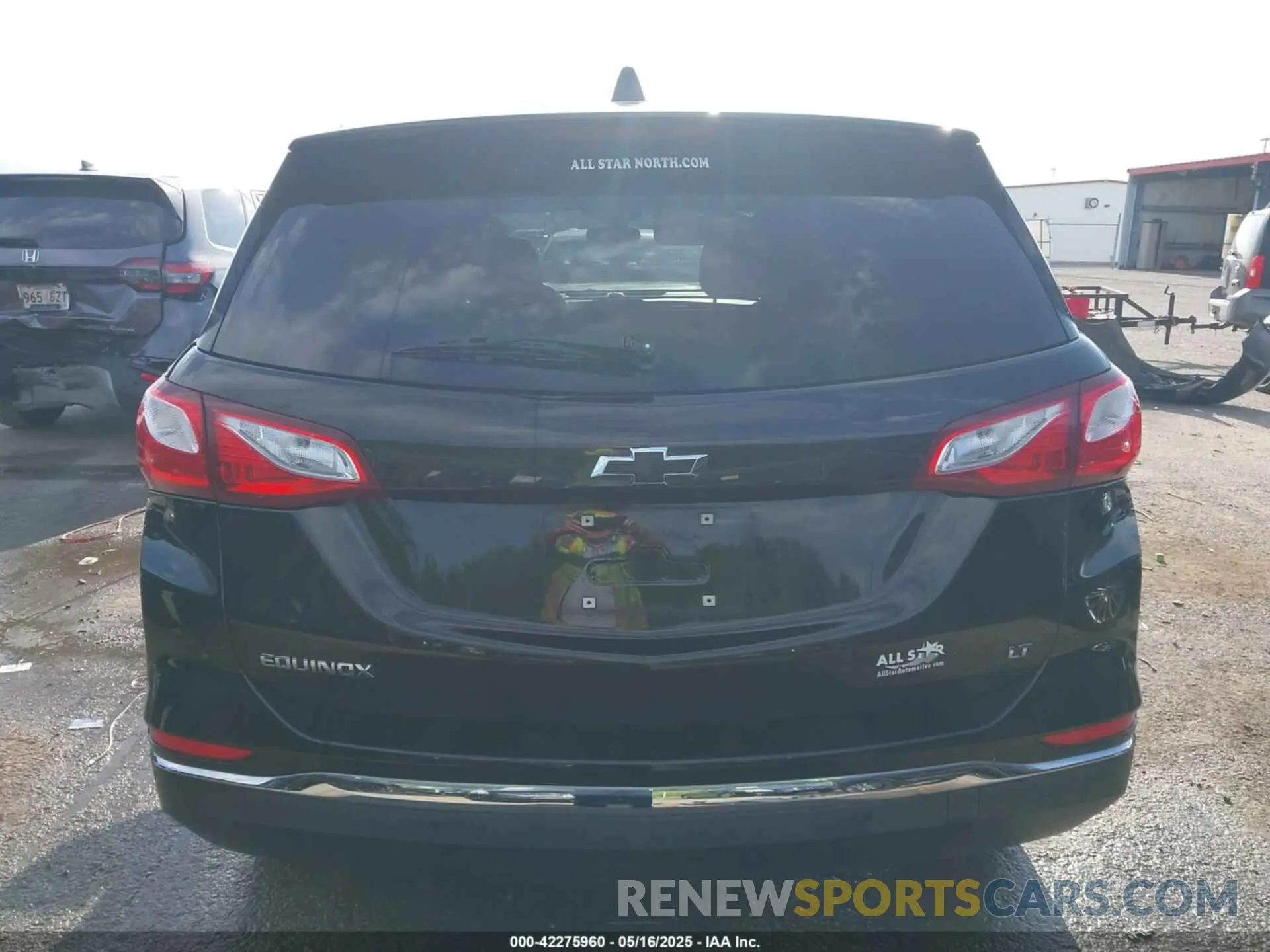 16 Photograph of a damaged car 2GNAXKEV4M6135387 CHEVROLET EQUINOX 2021