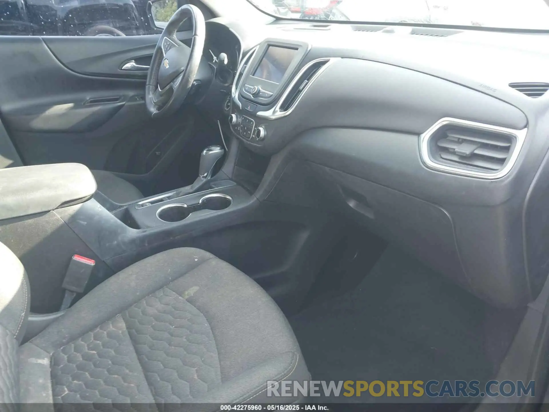 5 Photograph of a damaged car 2GNAXKEV4M6135387 CHEVROLET EQUINOX 2021