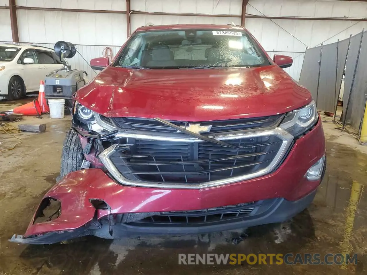 5 Photograph of a damaged car 2GNAXKEV4M6150388 CHEVROLET EQUINOX 2021