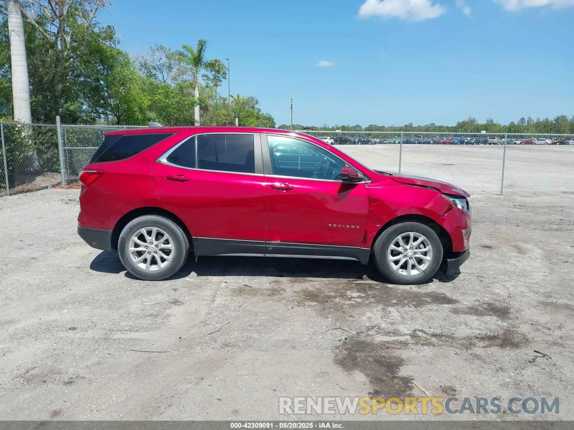 13 Photograph of a damaged car 2GNAXKEV4M6158331 CHEVROLET EQUINOX 2021