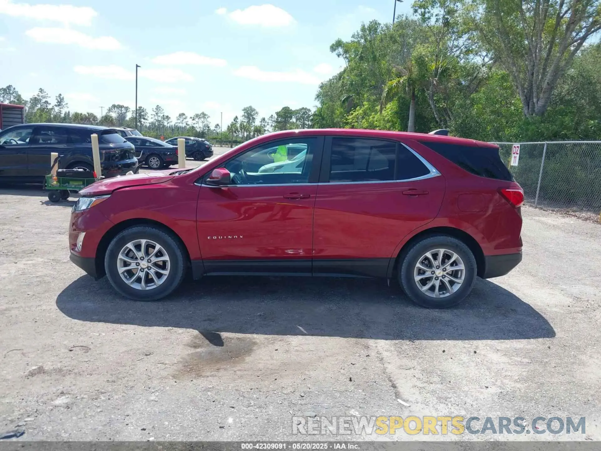 14 Photograph of a damaged car 2GNAXKEV4M6158331 CHEVROLET EQUINOX 2021
