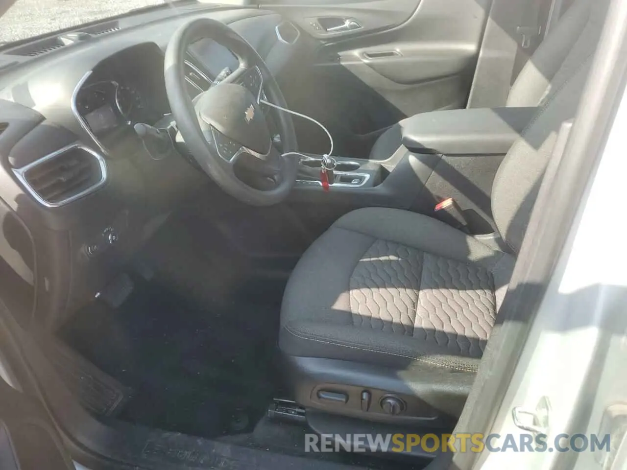 7 Photograph of a damaged car 2GNAXKEV6M6105047 CHEVROLET EQUINOX 2021