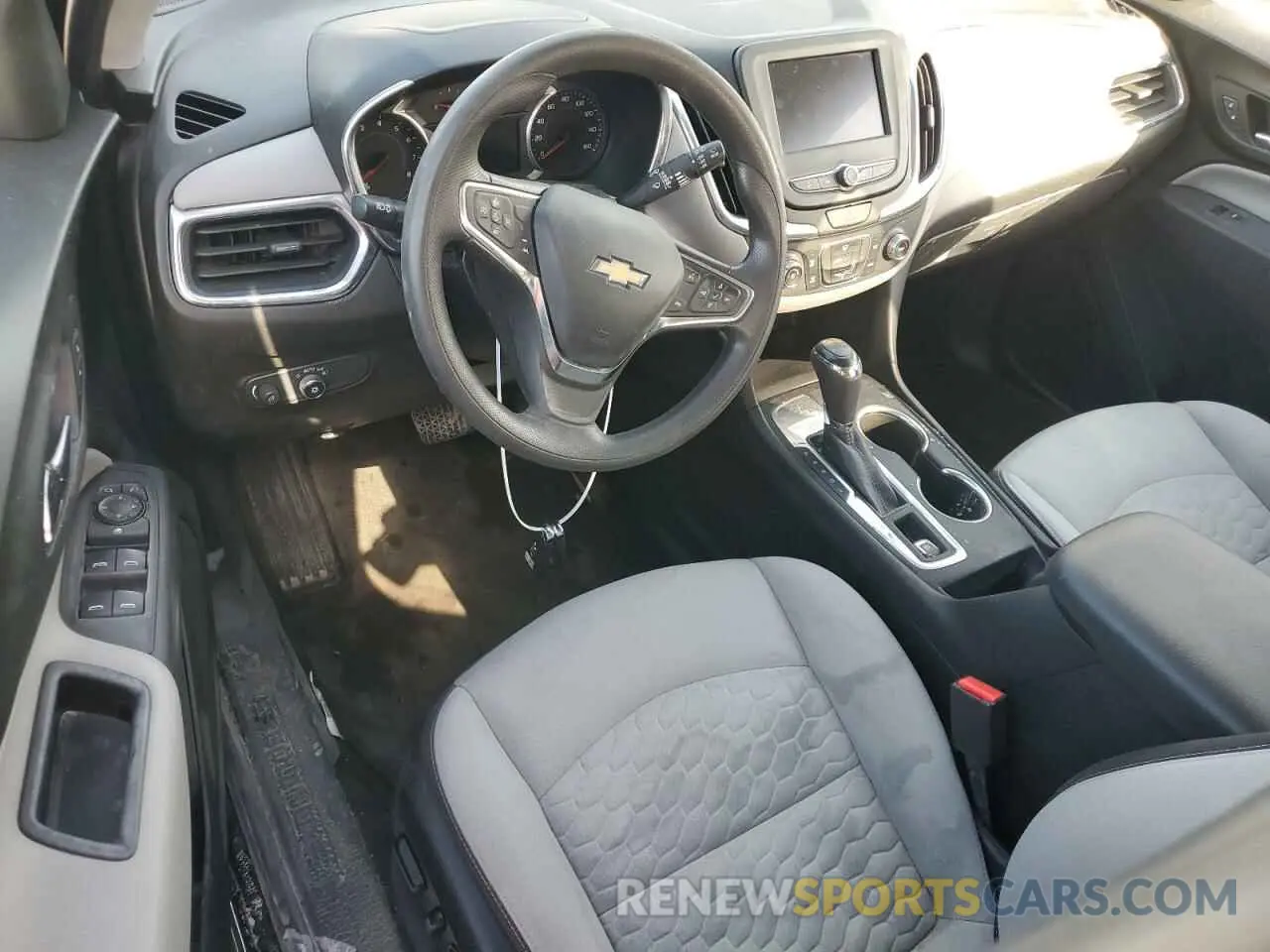 8 Photograph of a damaged car 2GNAXKEV6M6122799 CHEVROLET EQUINOX 2021