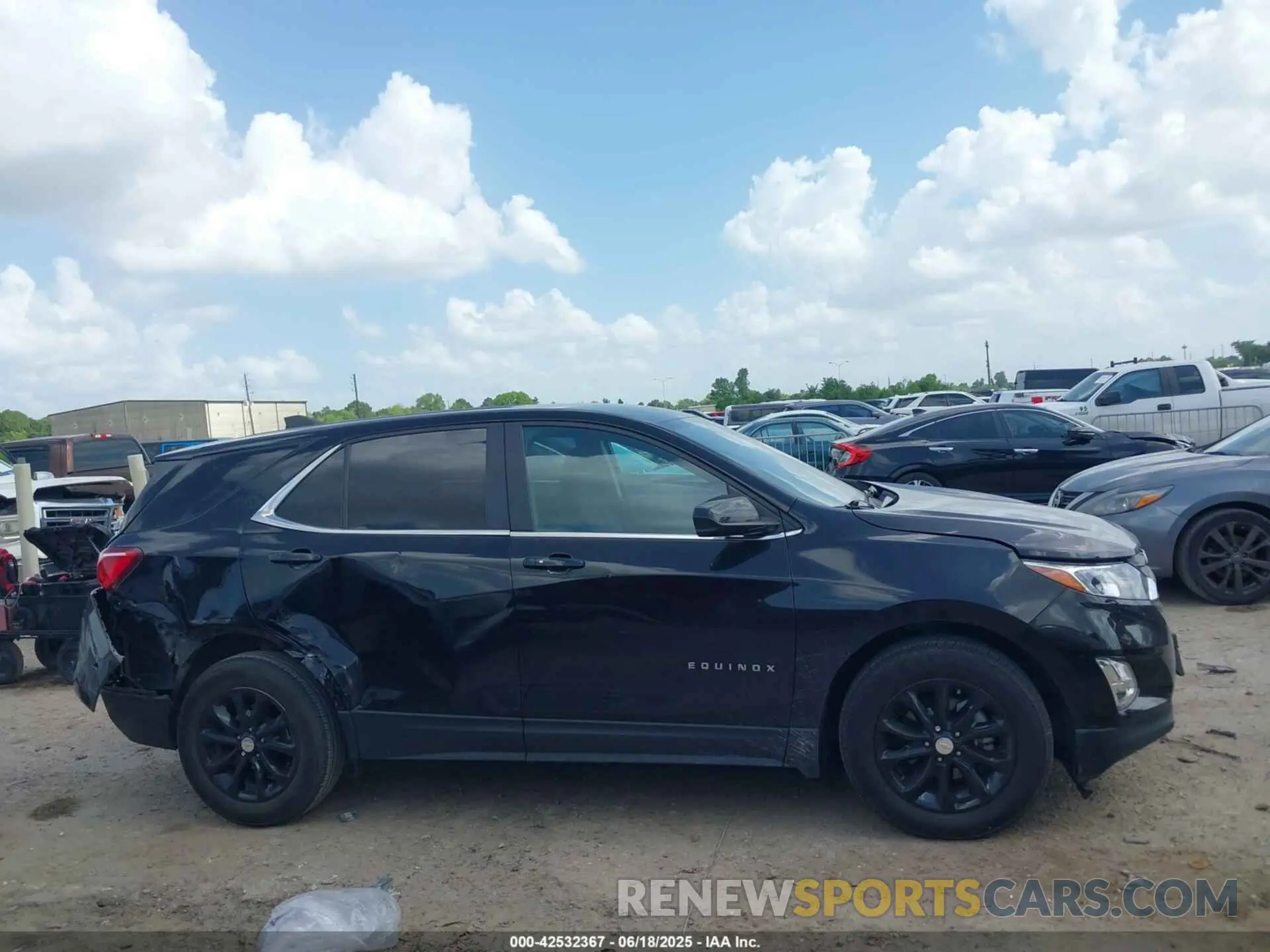 13 Photograph of a damaged car 2GNAXKEV6M6131275 CHEVROLET EQUINOX 2021