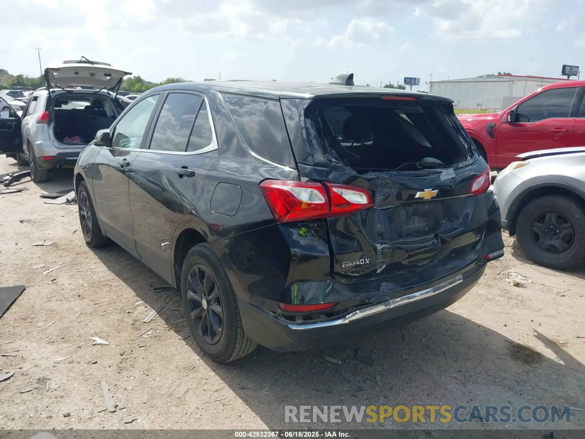 3 Photograph of a damaged car 2GNAXKEV6M6131275 CHEVROLET EQUINOX 2021