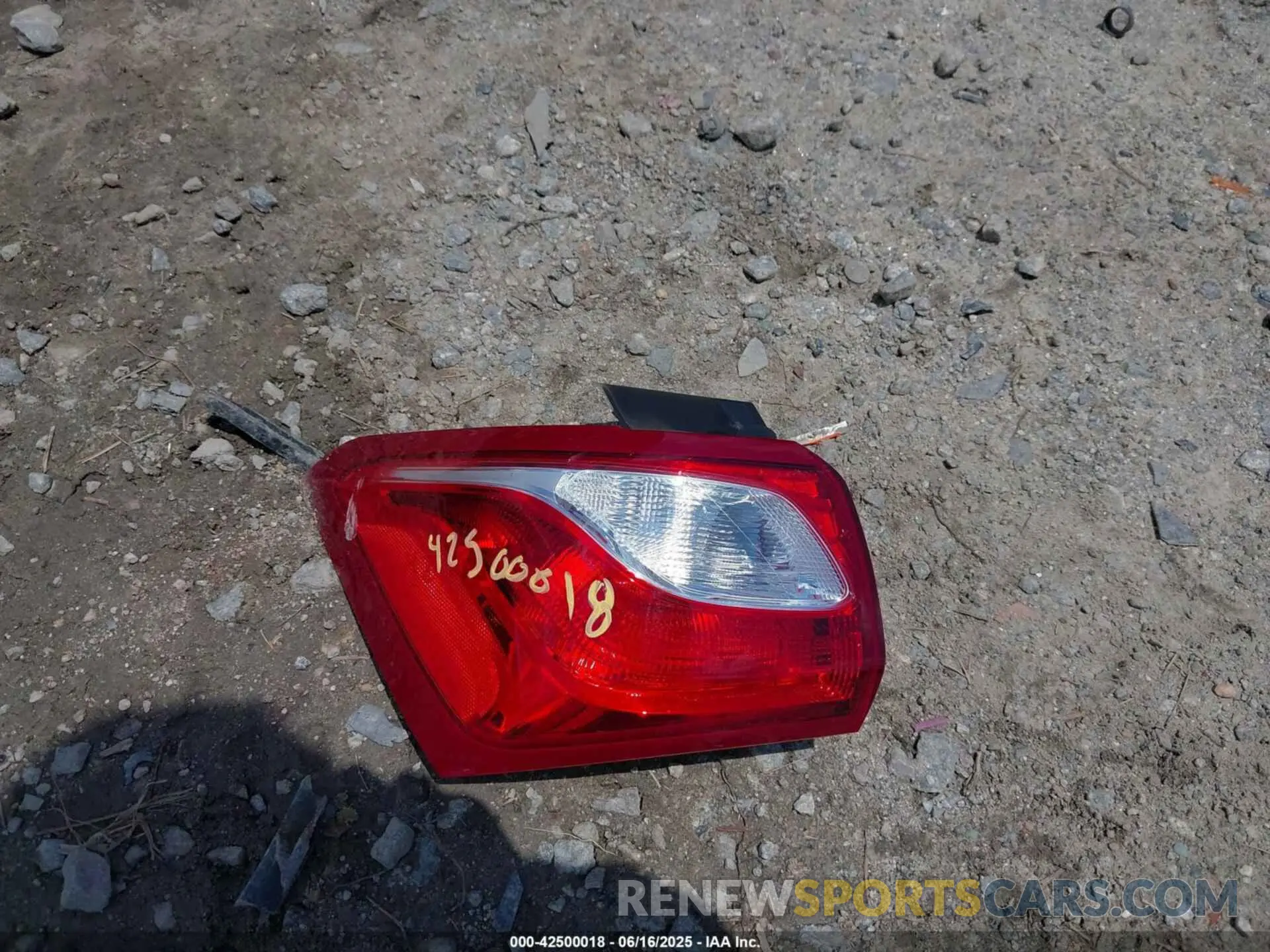 12 Photograph of a damaged car 2GNAXKEV6M6153969 CHEVROLET EQUINOX 2021