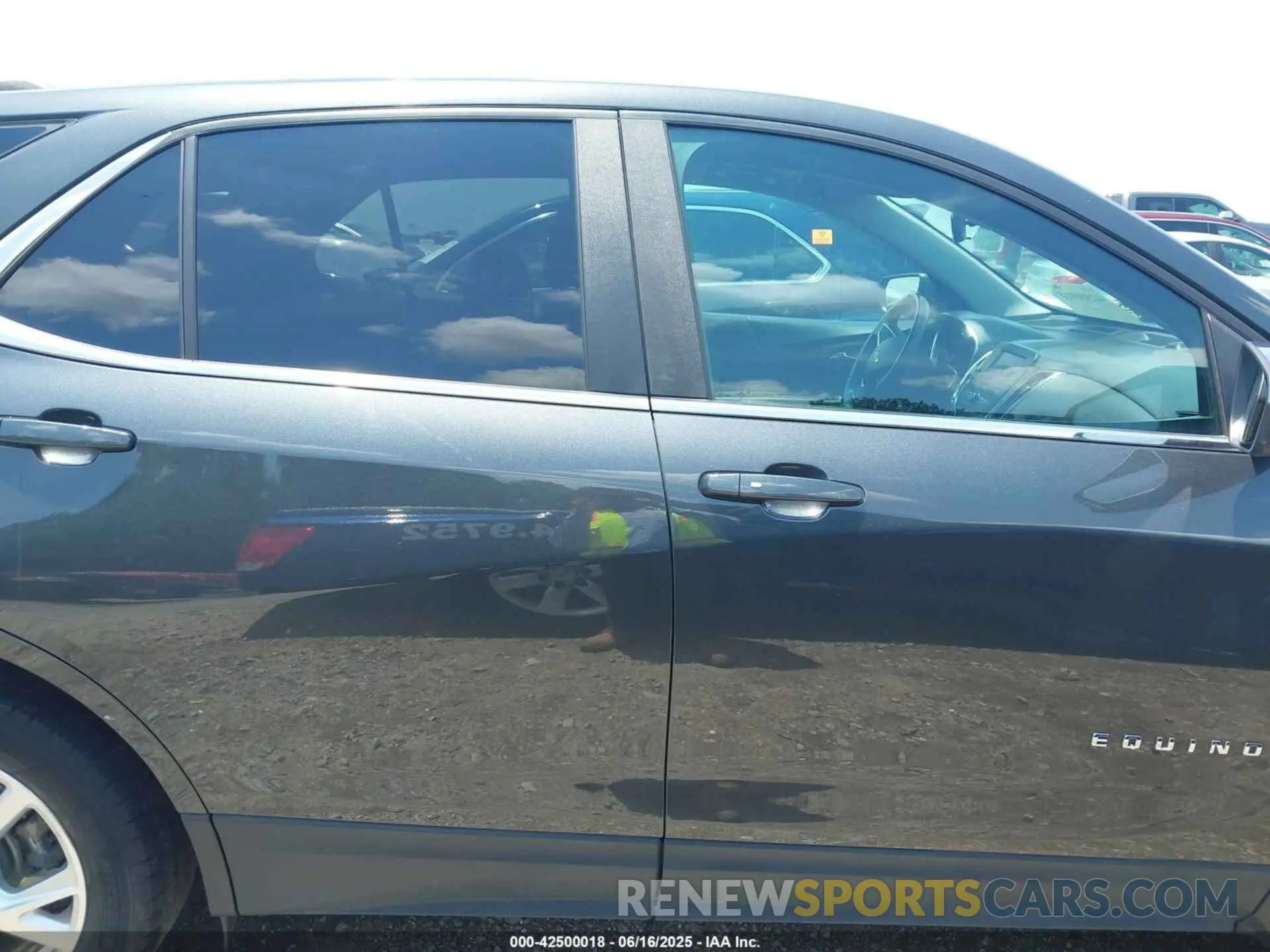 14 Photograph of a damaged car 2GNAXKEV6M6153969 CHEVROLET EQUINOX 2021