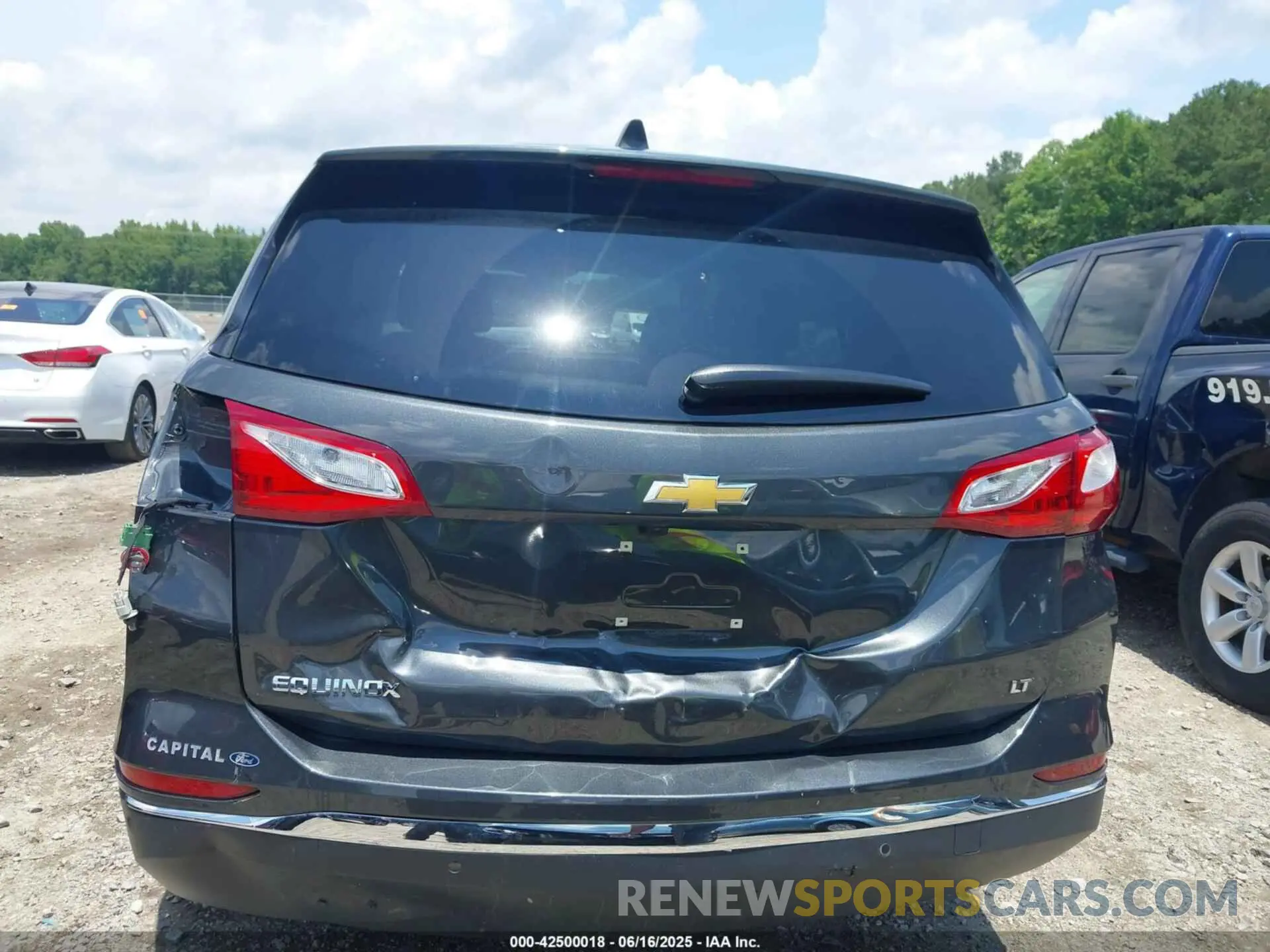 17 Photograph of a damaged car 2GNAXKEV6M6153969 CHEVROLET EQUINOX 2021