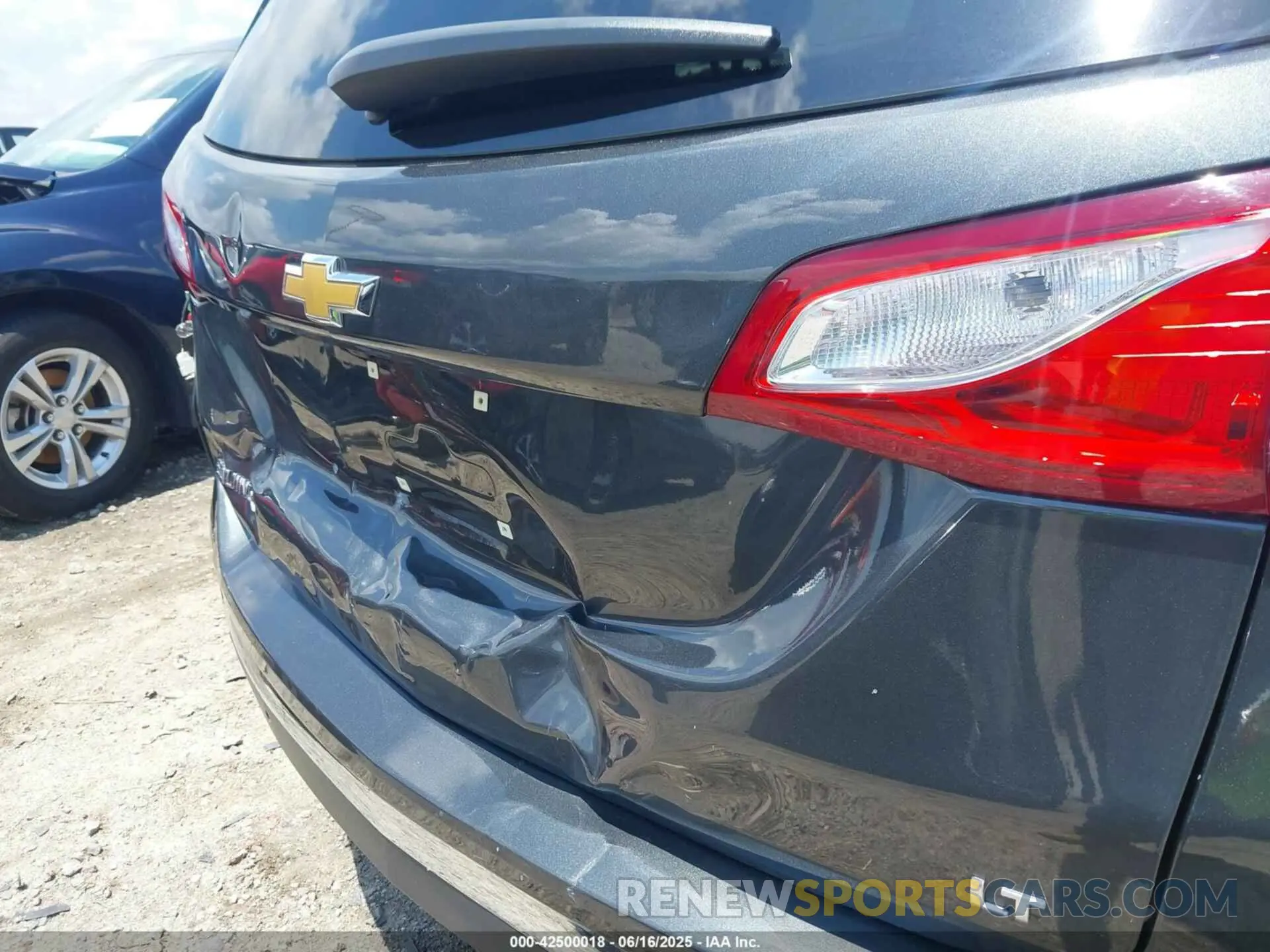 19 Photograph of a damaged car 2GNAXKEV6M6153969 CHEVROLET EQUINOX 2021