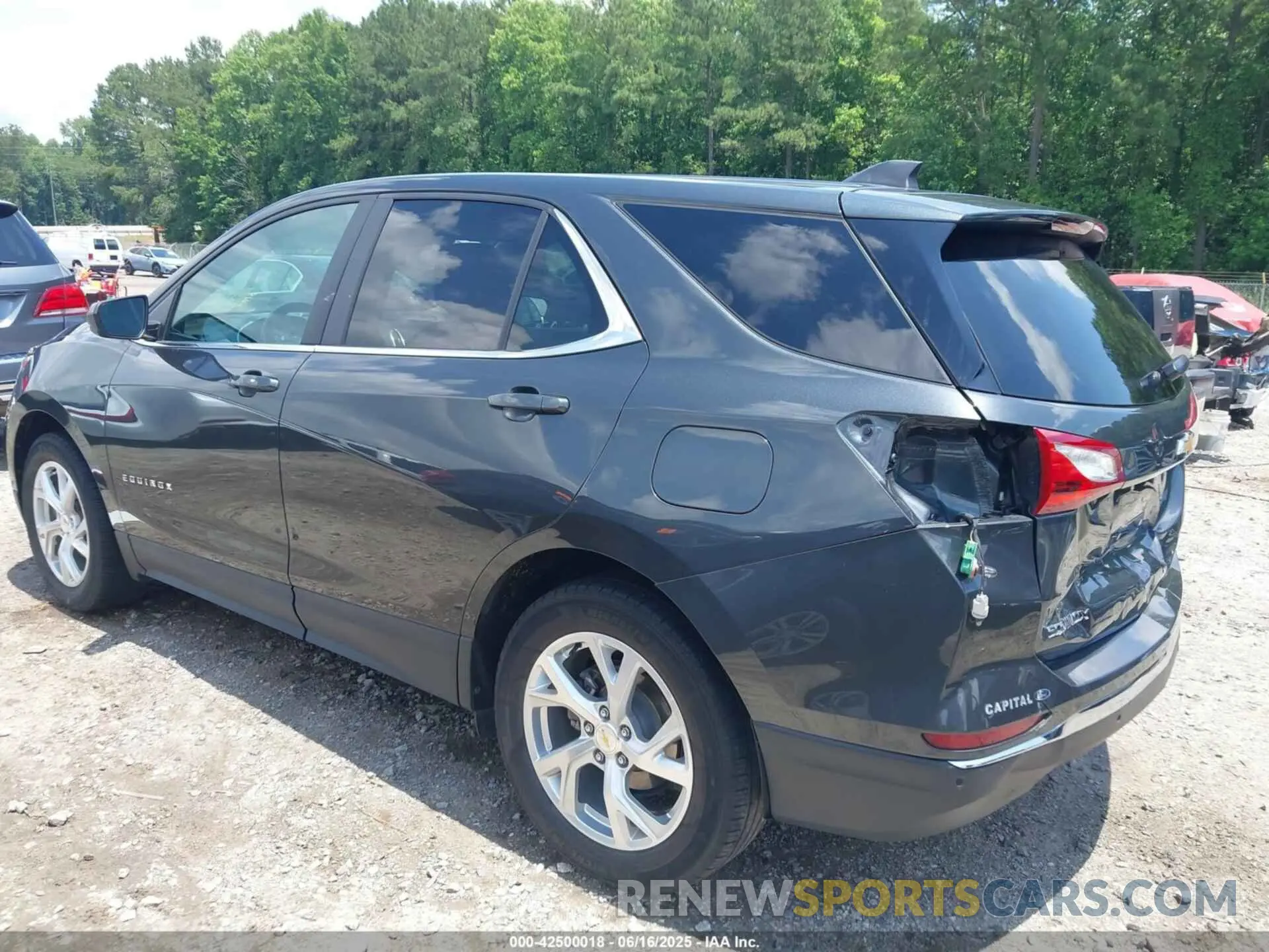 3 Photograph of a damaged car 2GNAXKEV6M6153969 CHEVROLET EQUINOX 2021