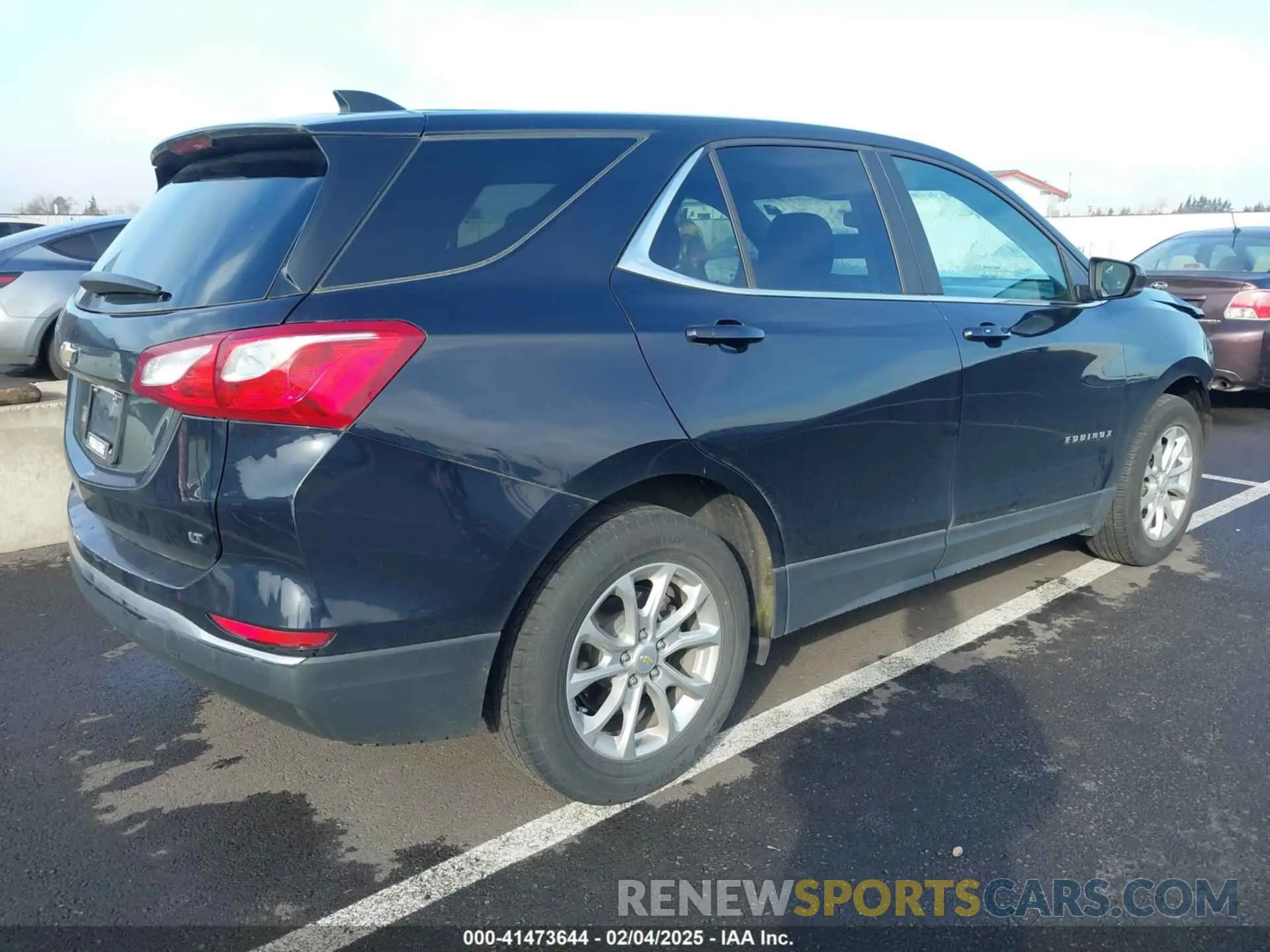 4 Photograph of a damaged car 2GNAXKEV7M6107194 CHEVROLET EQUINOX 2021