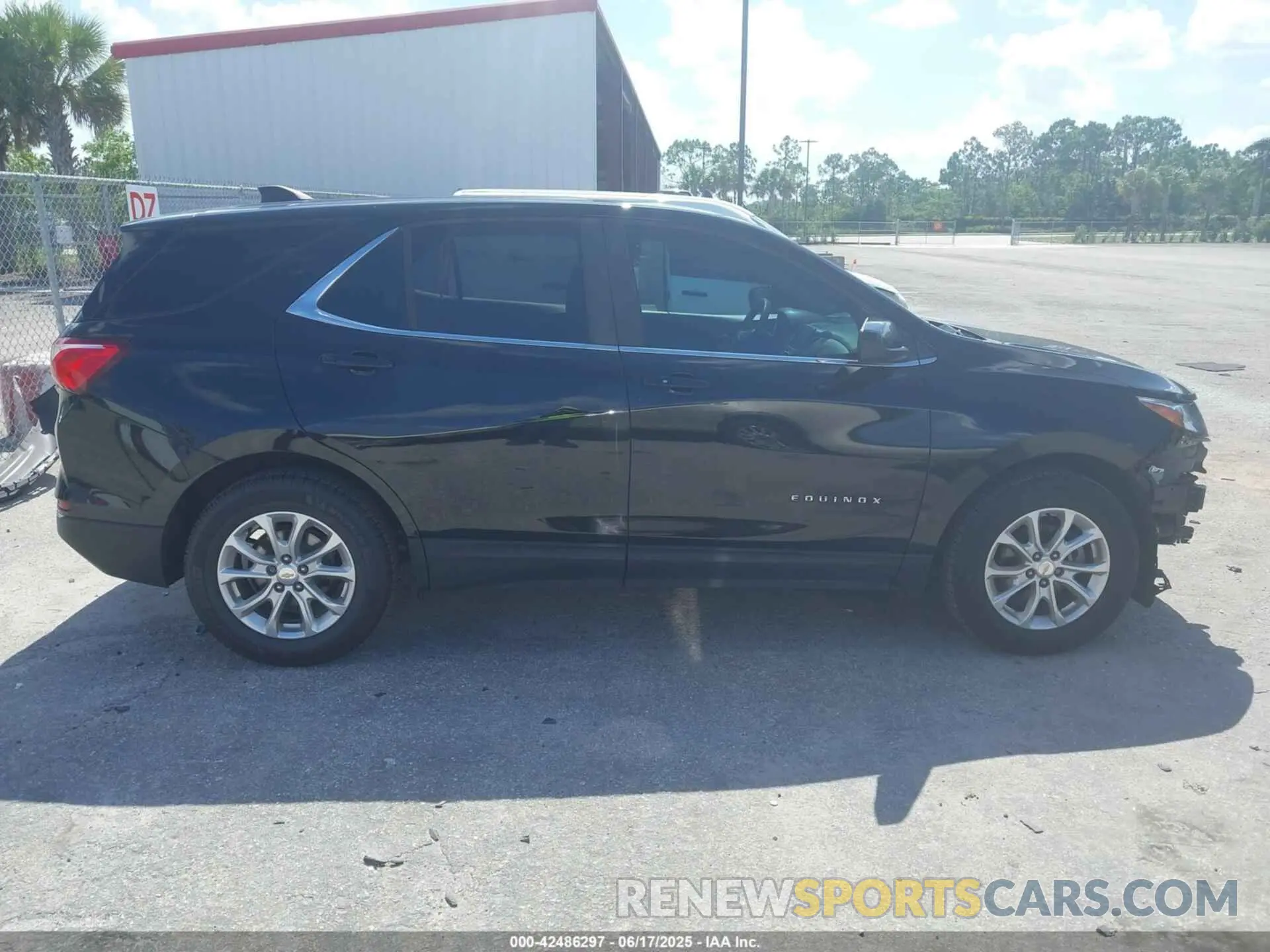 14 Photograph of a damaged car 2GNAXKEV7M6122147 CHEVROLET EQUINOX 2021
