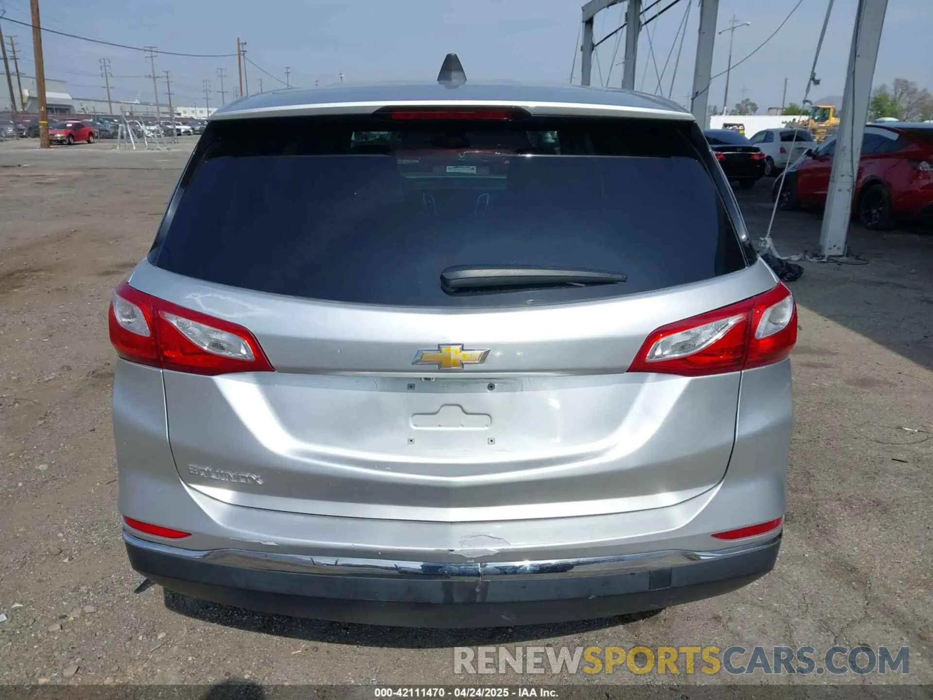 17 Photograph of a damaged car 2GNAXKEV8M6103073 CHEVROLET EQUINOX 2021