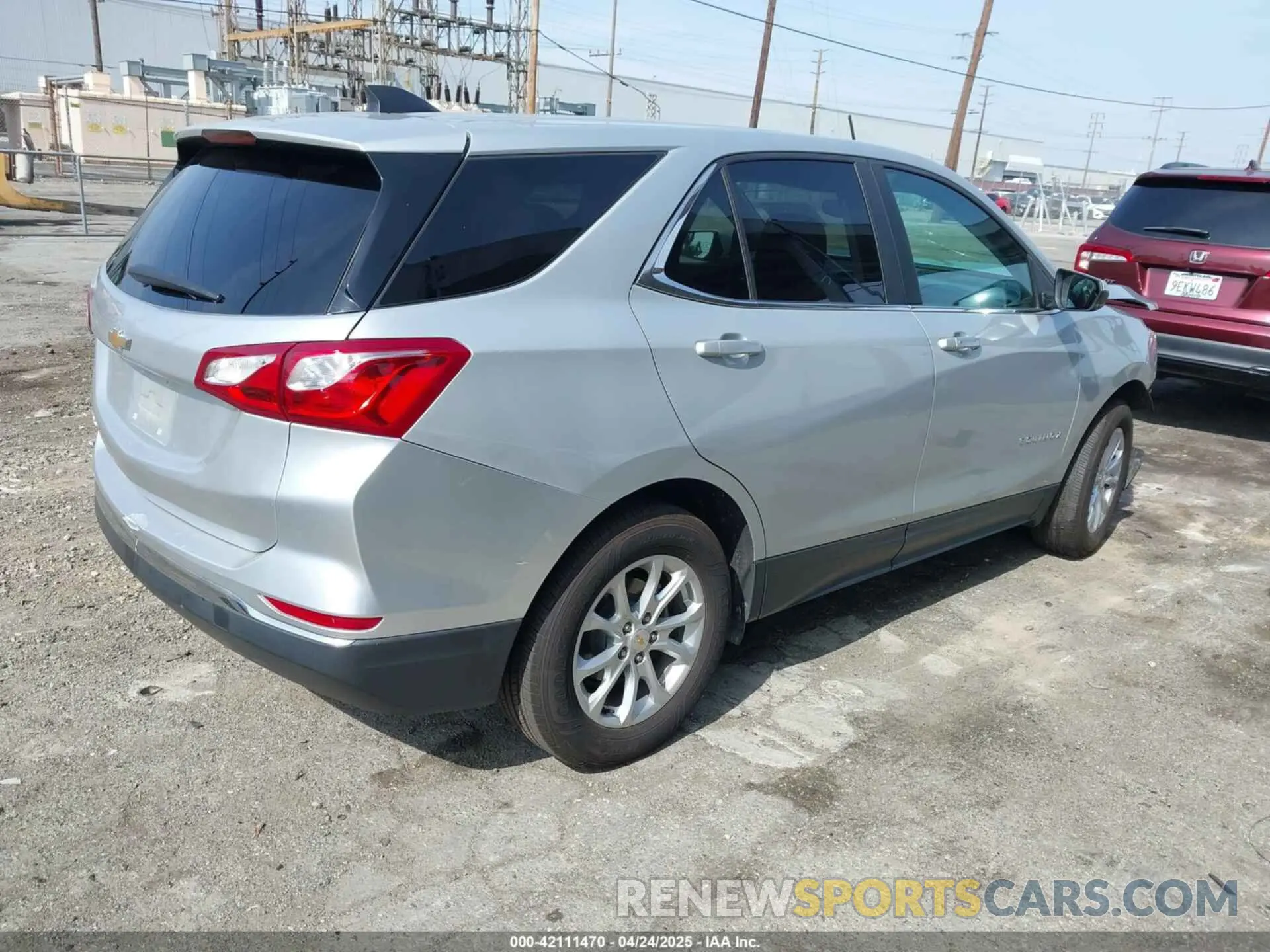 4 Photograph of a damaged car 2GNAXKEV8M6103073 CHEVROLET EQUINOX 2021