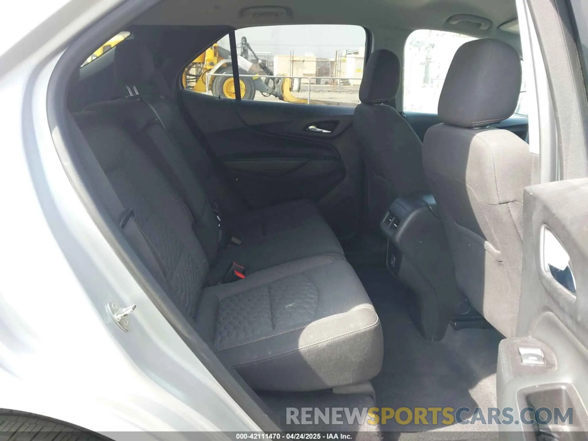 8 Photograph of a damaged car 2GNAXKEV8M6103073 CHEVROLET EQUINOX 2021