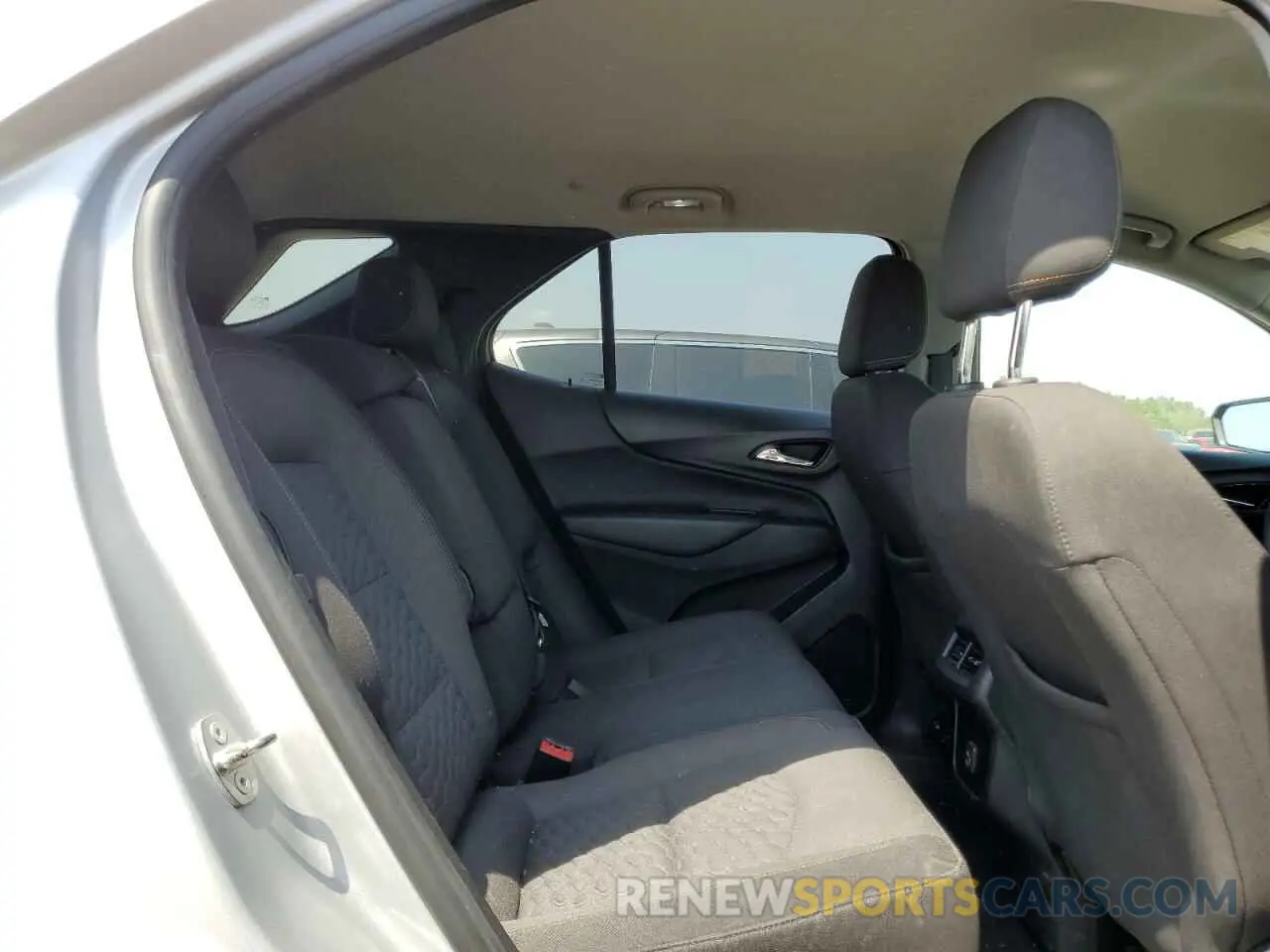 11 Photograph of a damaged car 2GNAXKEV8M6111335 CHEVROLET EQUINOX 2021