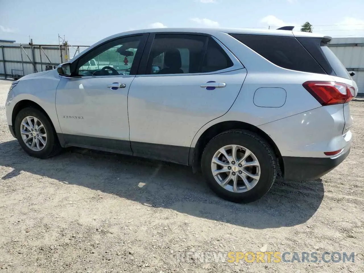 2 Photograph of a damaged car 2GNAXKEV8M6111335 CHEVROLET EQUINOX 2021