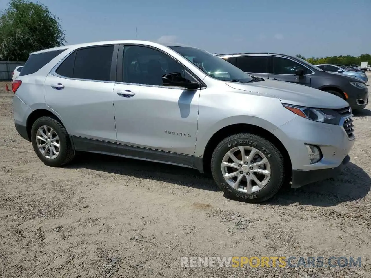 4 Photograph of a damaged car 2GNAXKEV8M6111335 CHEVROLET EQUINOX 2021