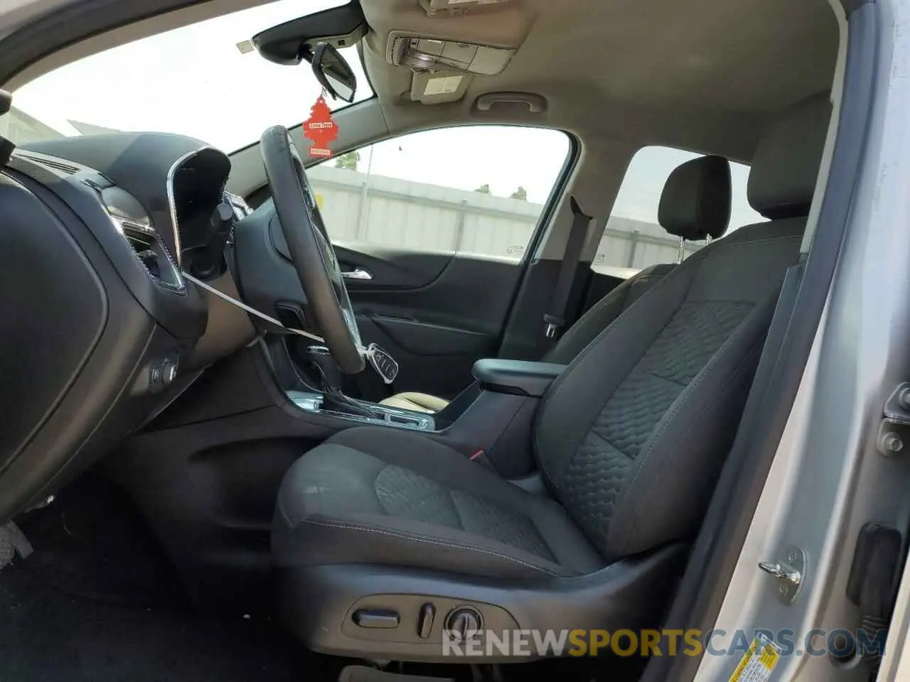 7 Photograph of a damaged car 2GNAXKEV8M6111335 CHEVROLET EQUINOX 2021