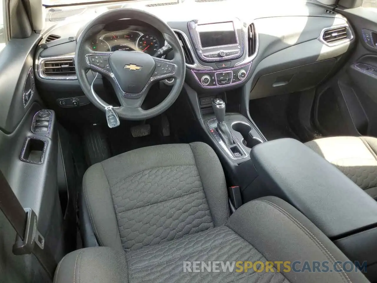 8 Photograph of a damaged car 2GNAXKEV8M6111335 CHEVROLET EQUINOX 2021
