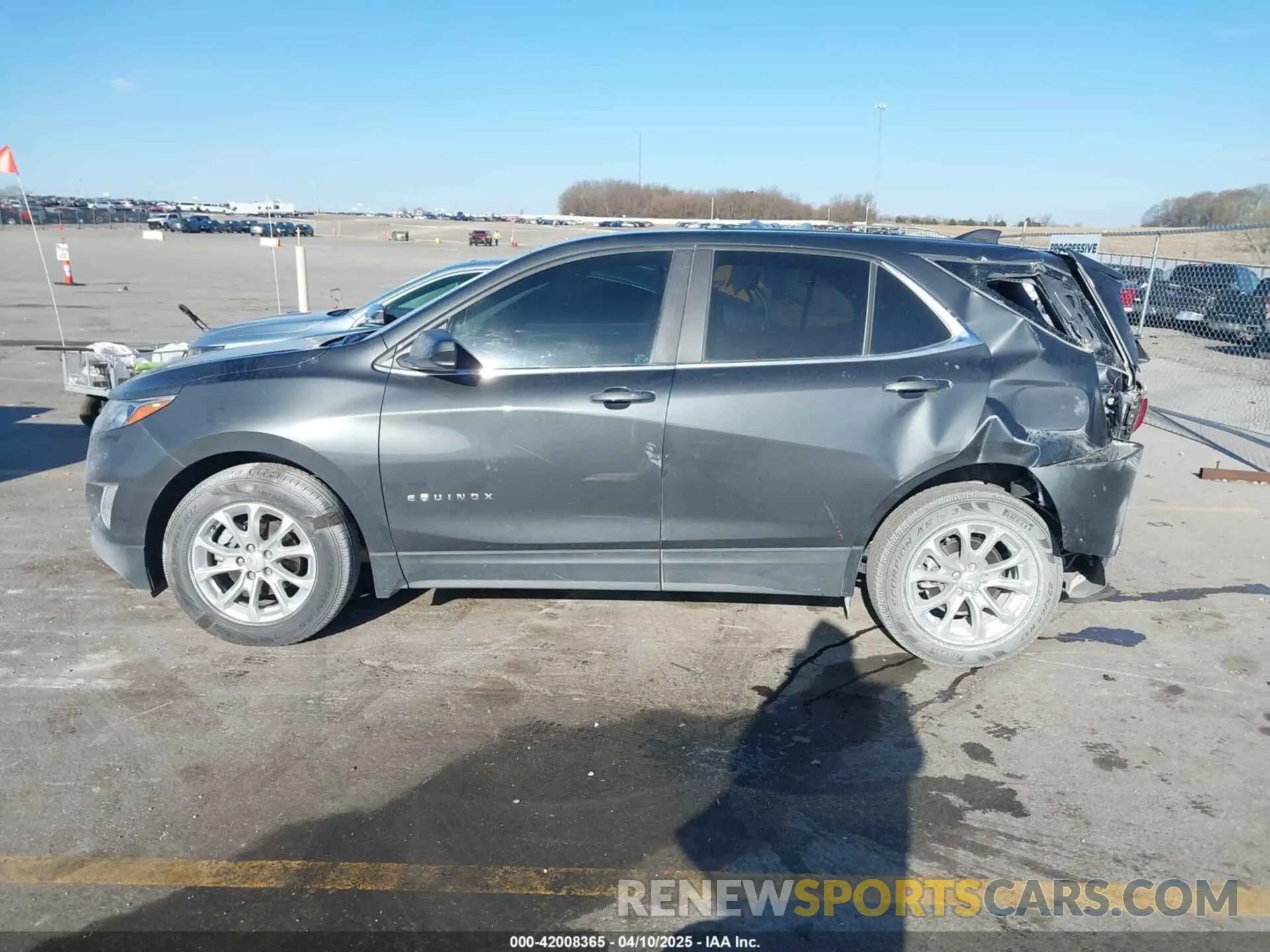 14 Photograph of a damaged car 2GNAXKEV8M6126238 CHEVROLET EQUINOX 2021
