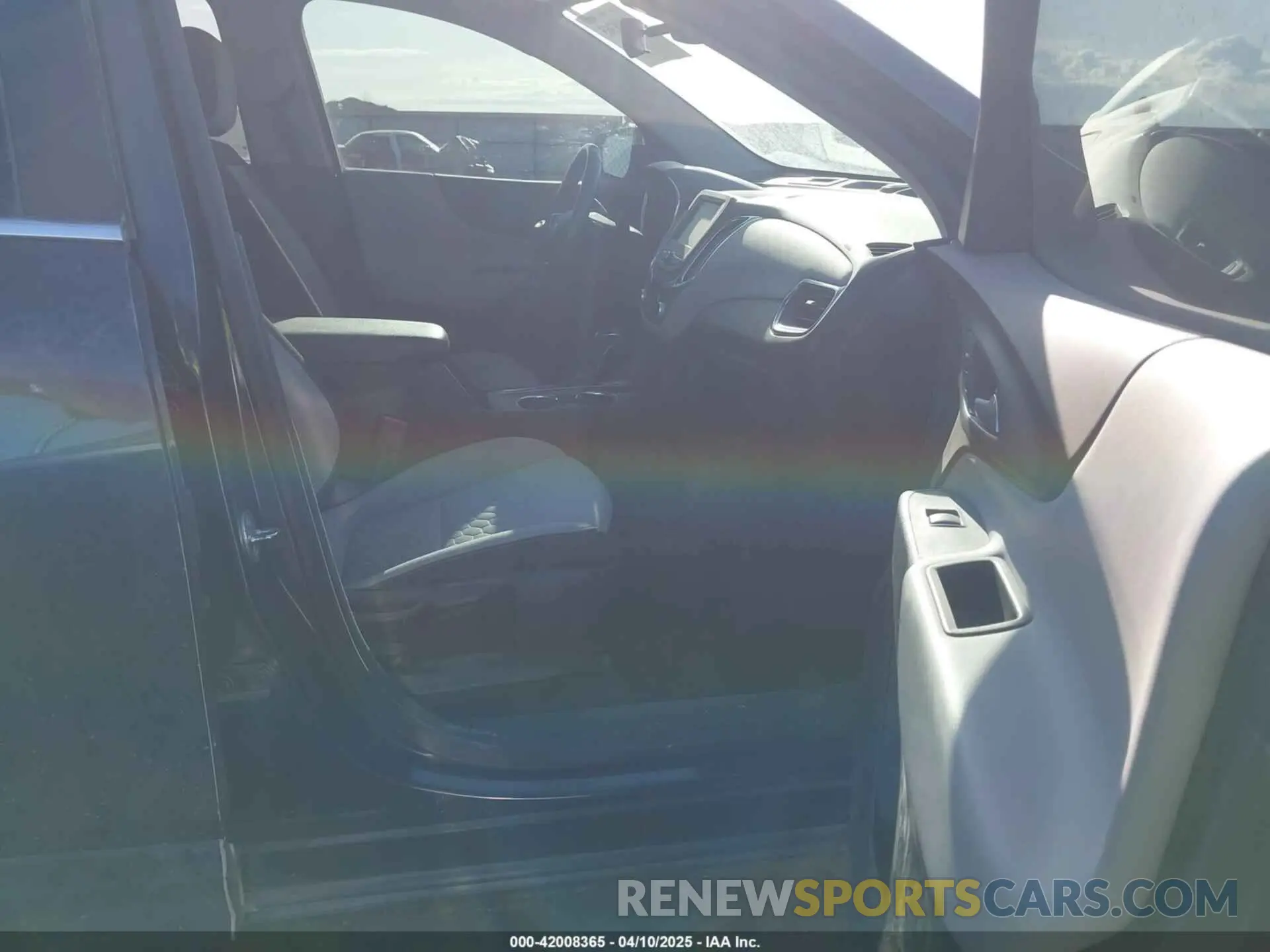 5 Photograph of a damaged car 2GNAXKEV8M6126238 CHEVROLET EQUINOX 2021