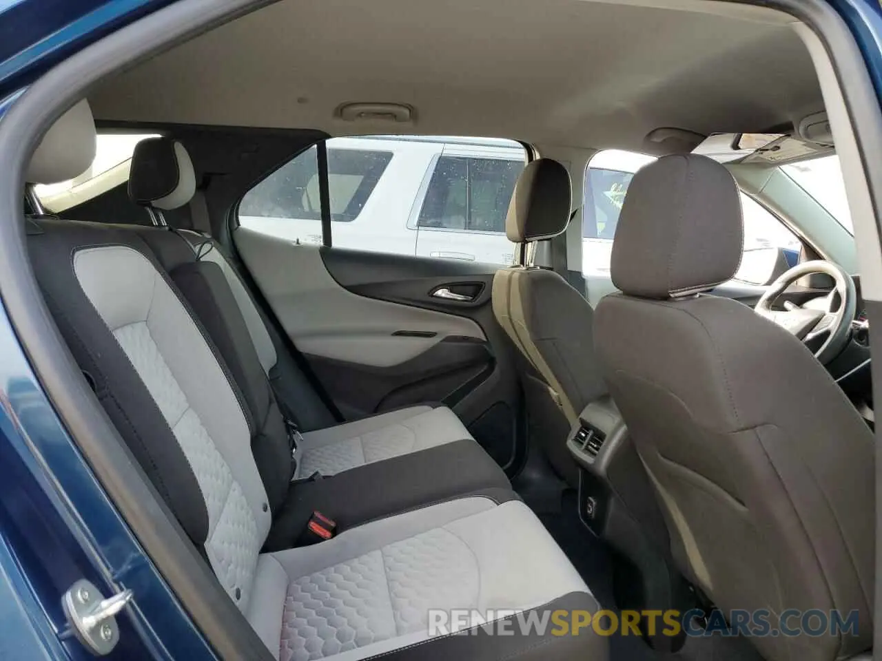 11 Photograph of a damaged car 2GNAXKEV8M6151592 CHEVROLET EQUINOX 2021