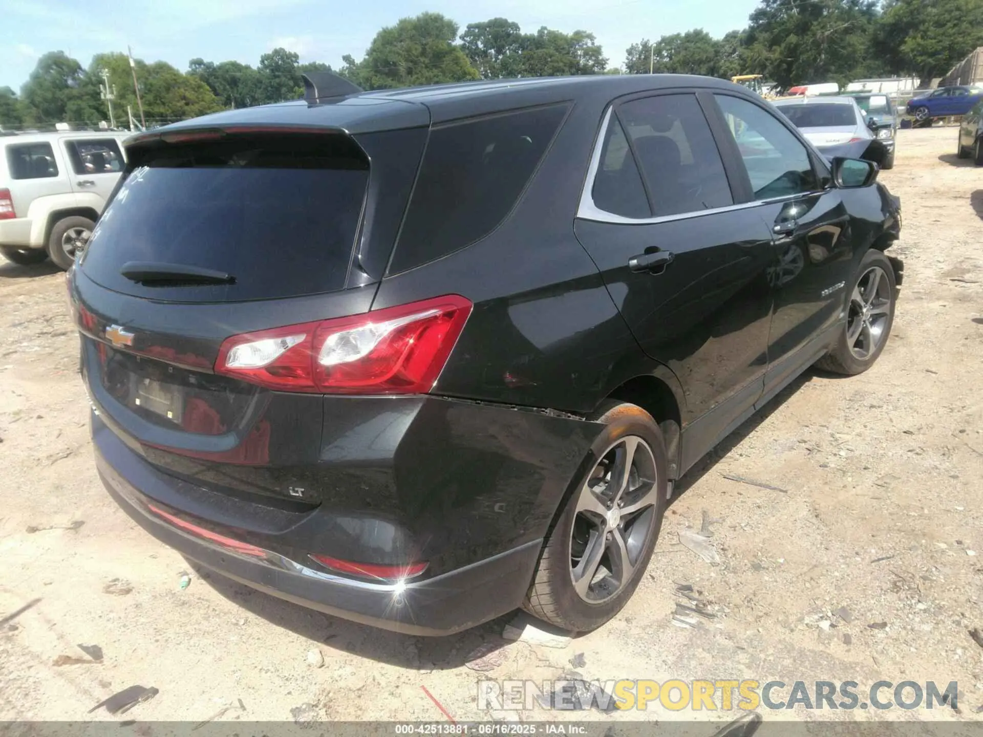 4 Photograph of a damaged car 2GNAXKEV8M6162978 CHEVROLET EQUINOX 2021