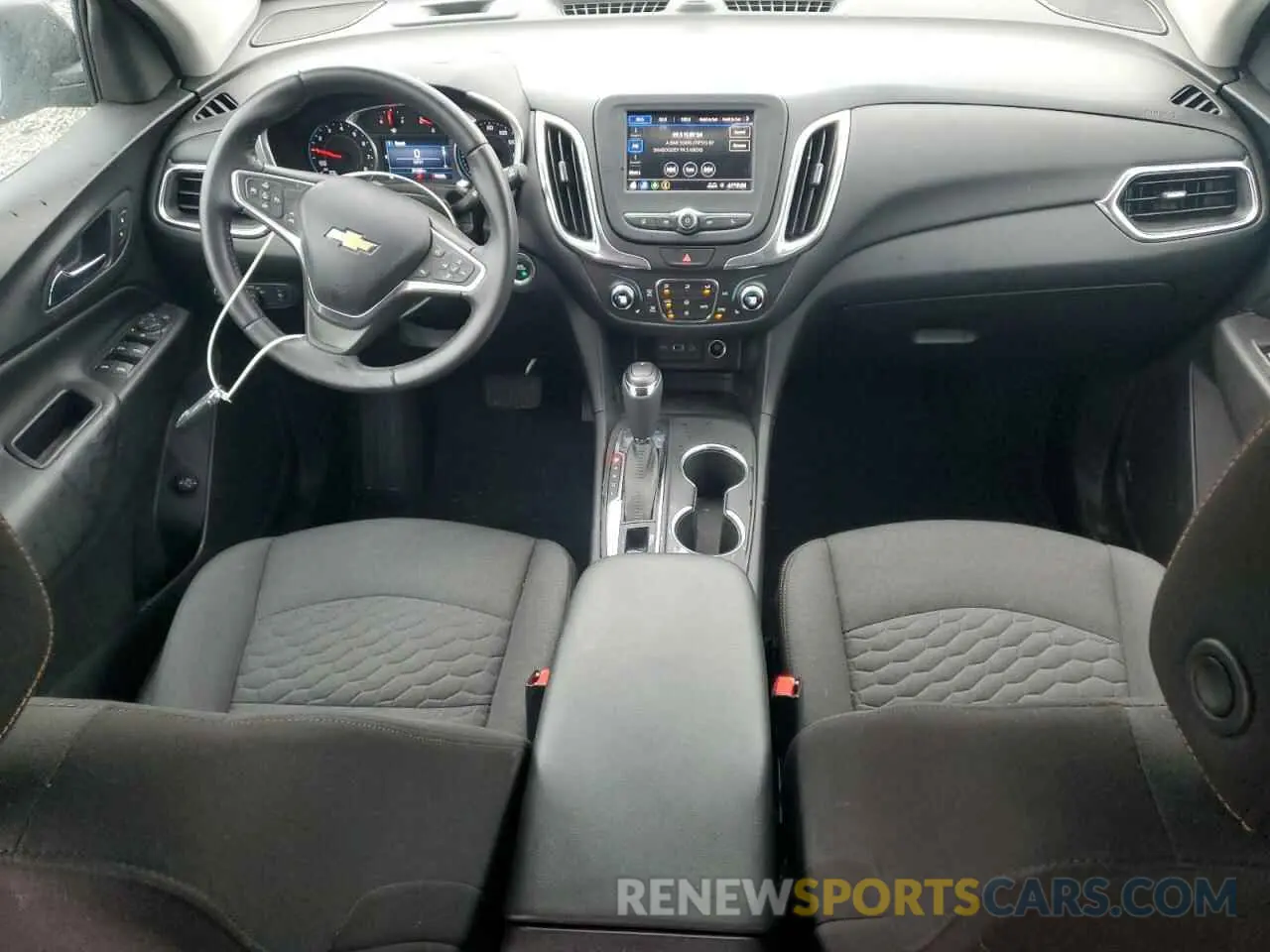 8 Photograph of a damaged car 2GNAXKEV8M6165508 CHEVROLET EQUINOX 2021