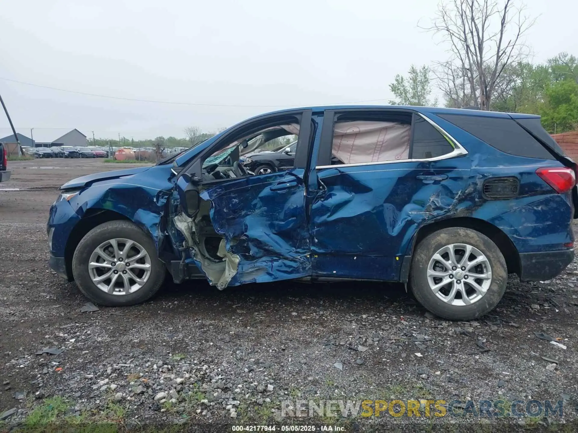 13 Photograph of a damaged car 2GNAXKEVXM6100417 CHEVROLET EQUINOX 2021