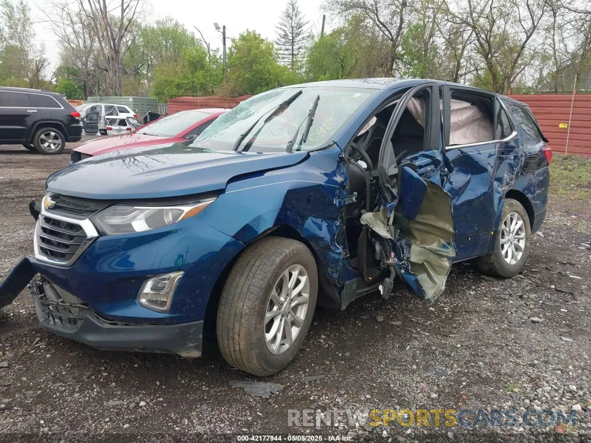 2 Photograph of a damaged car 2GNAXKEVXM6100417 CHEVROLET EQUINOX 2021