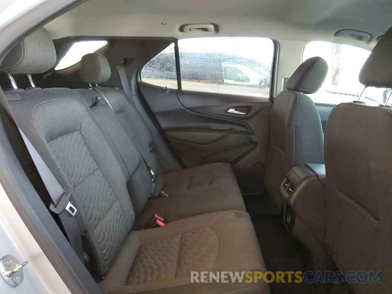 11 Photograph of a damaged car 2GNAXKEVXM6143283 CHEVROLET EQUINOX 2021