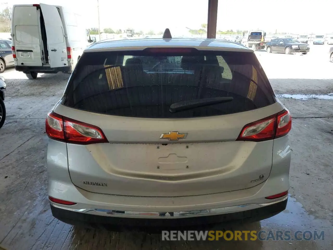 6 Photograph of a damaged car 2GNAXKEVXM6143283 CHEVROLET EQUINOX 2021