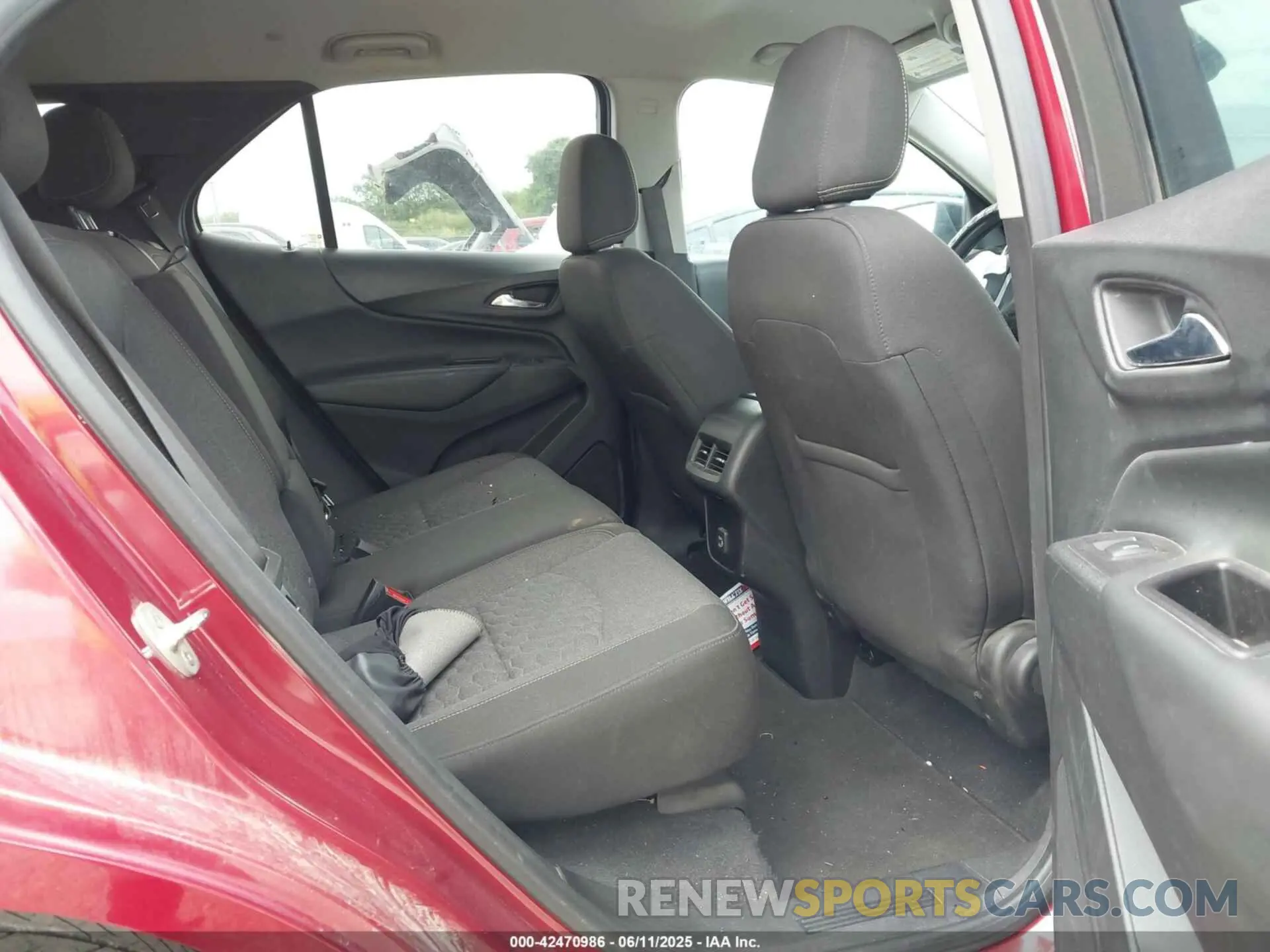 8 Photograph of a damaged car 2GNAXKEVXM6166031 CHEVROLET EQUINOX 2021
